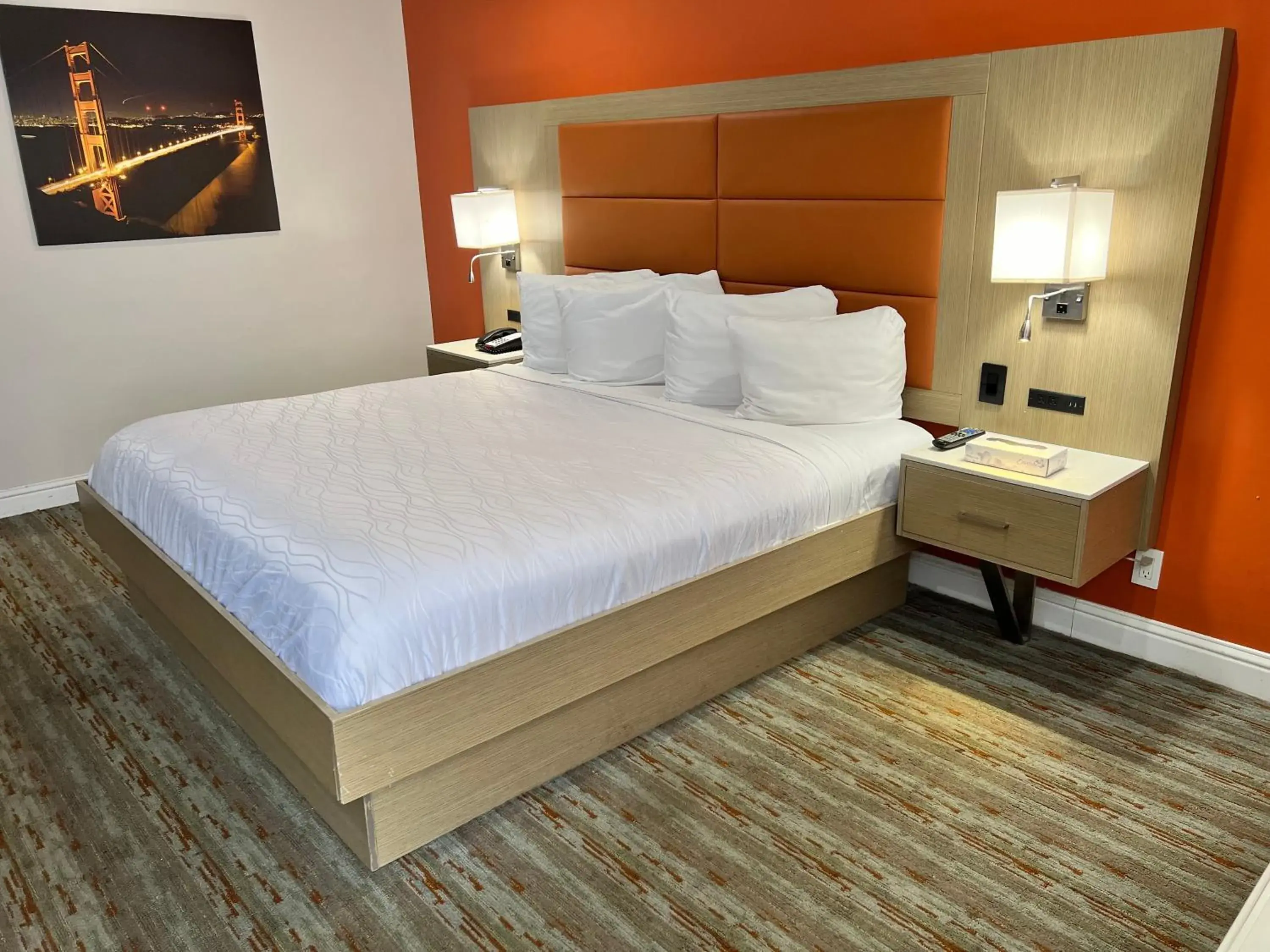 Standard King Room in Presidio Parkway Inn Standard King Room in Presidio Parkway Inn