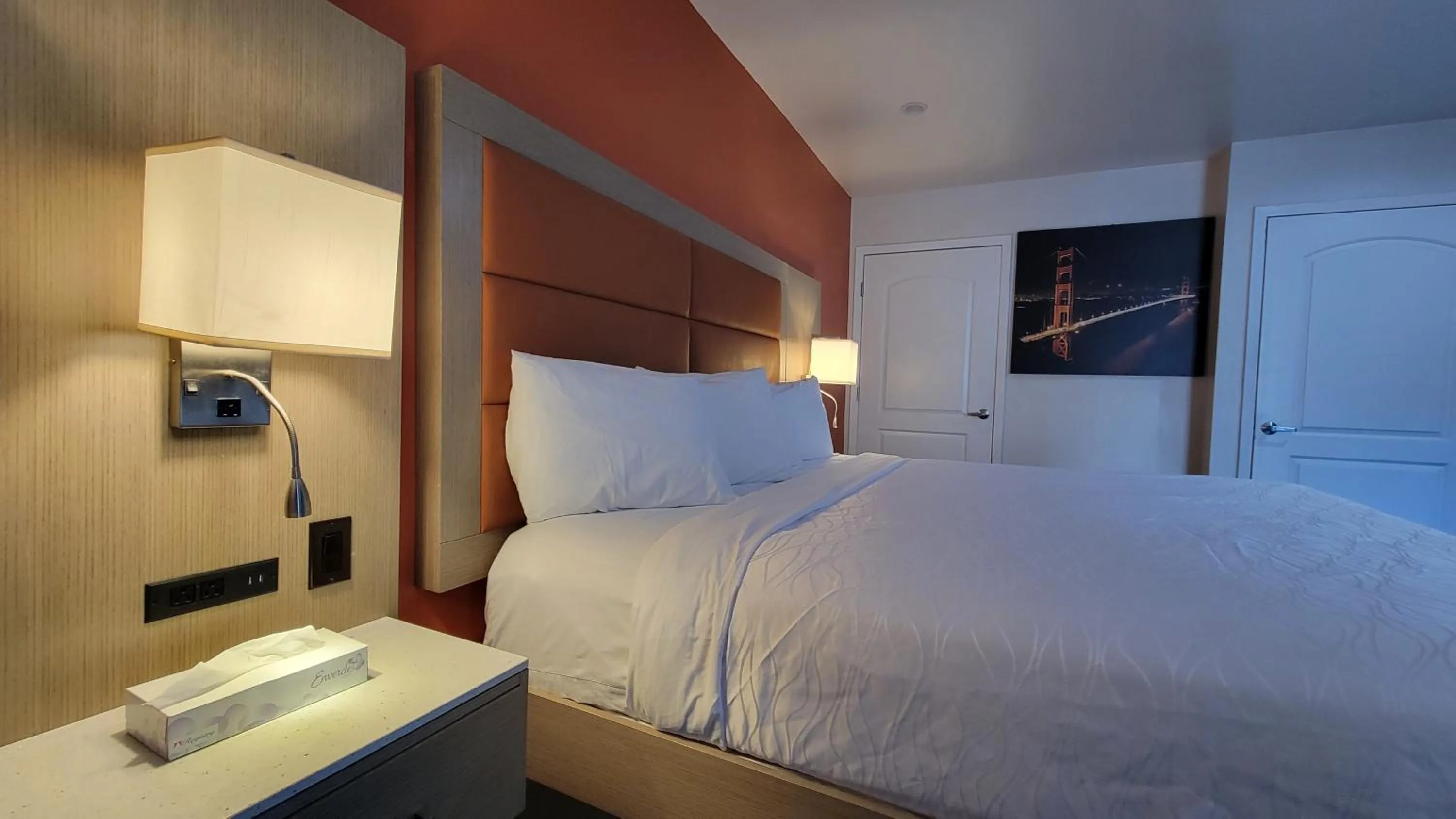 Bed in Presidio Parkway Inn