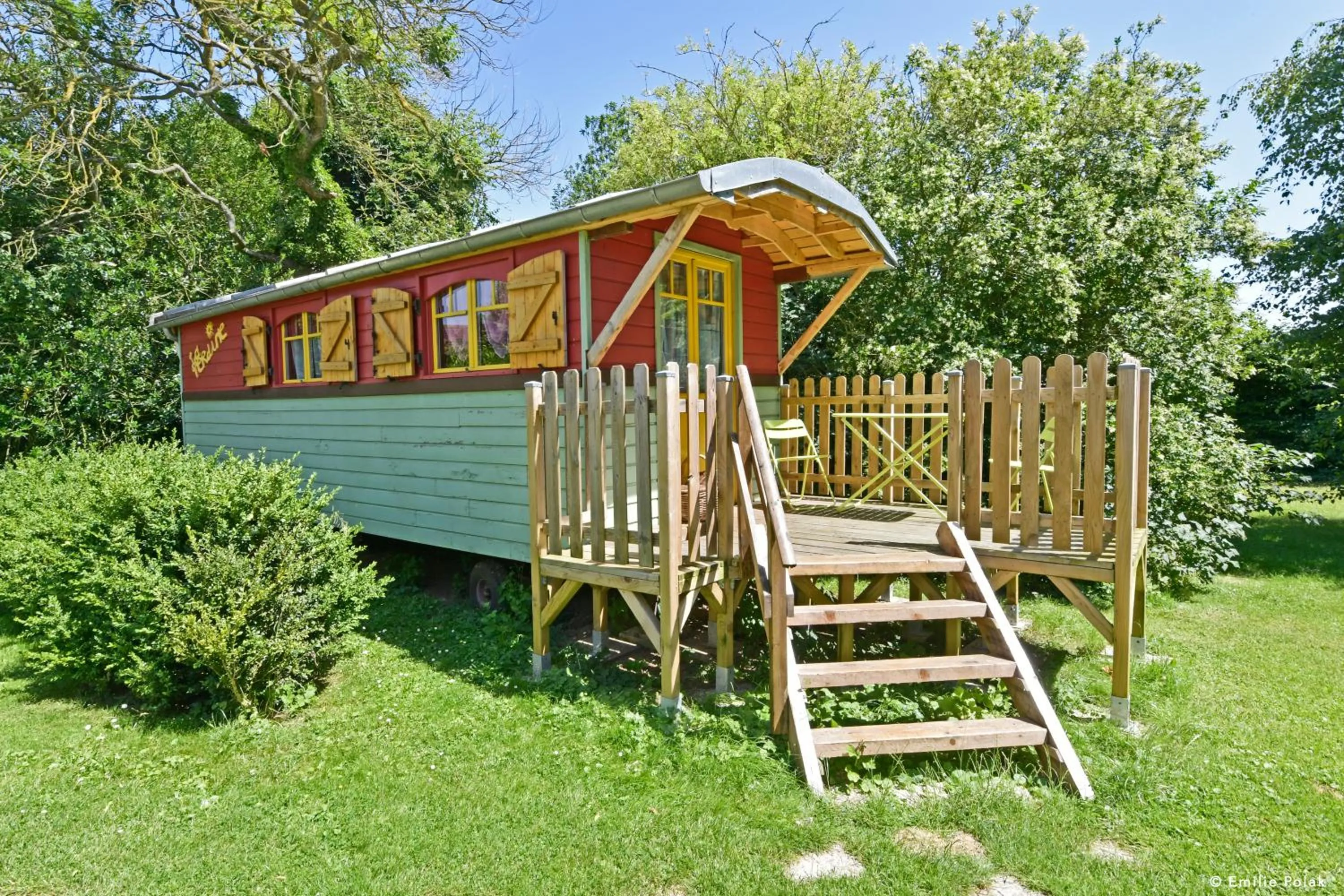 Property building in Roulotte La Verdine