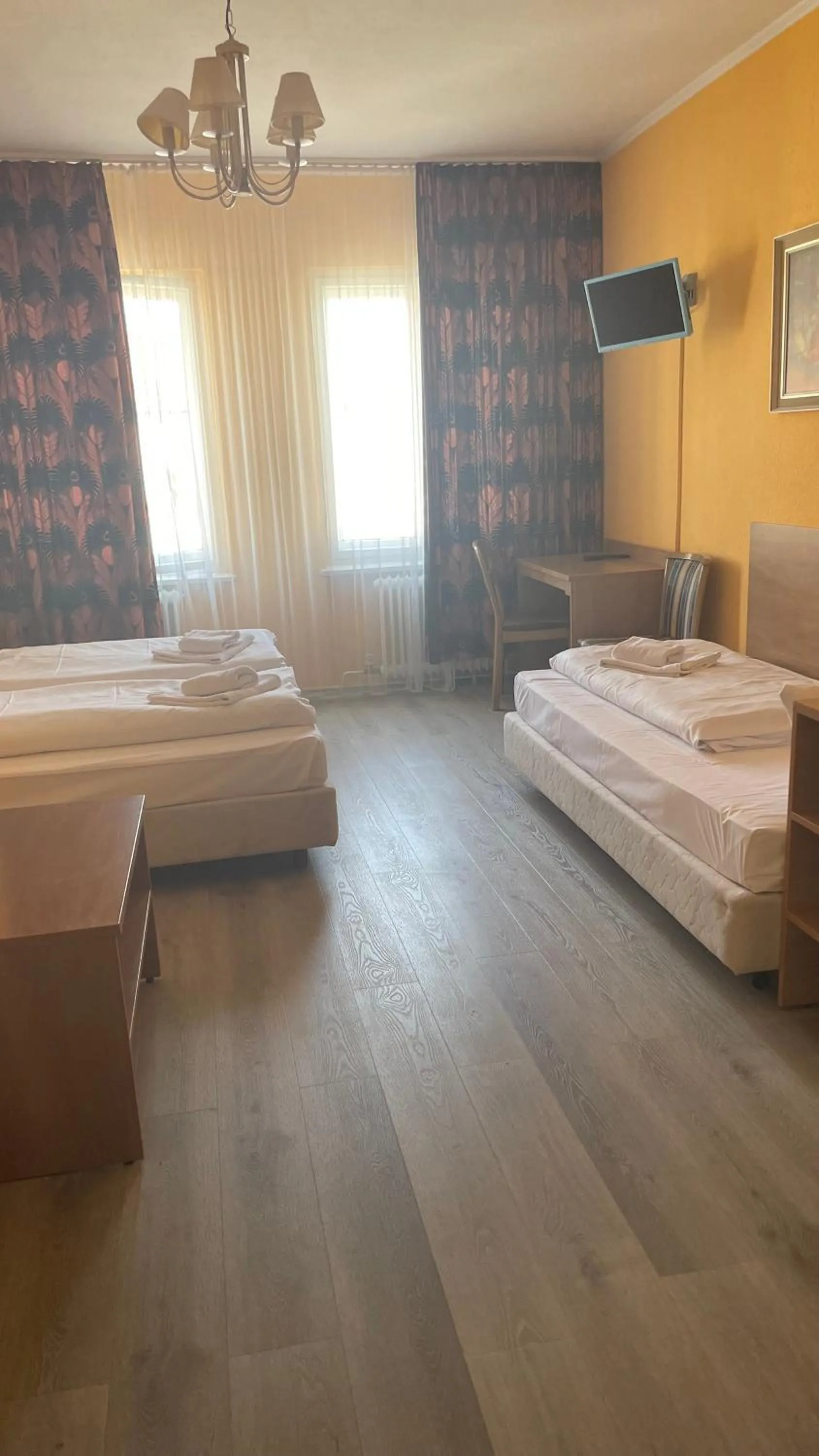 Photo of the whole room, Bed in Hotel Spreewitz am Kurfürstendamm