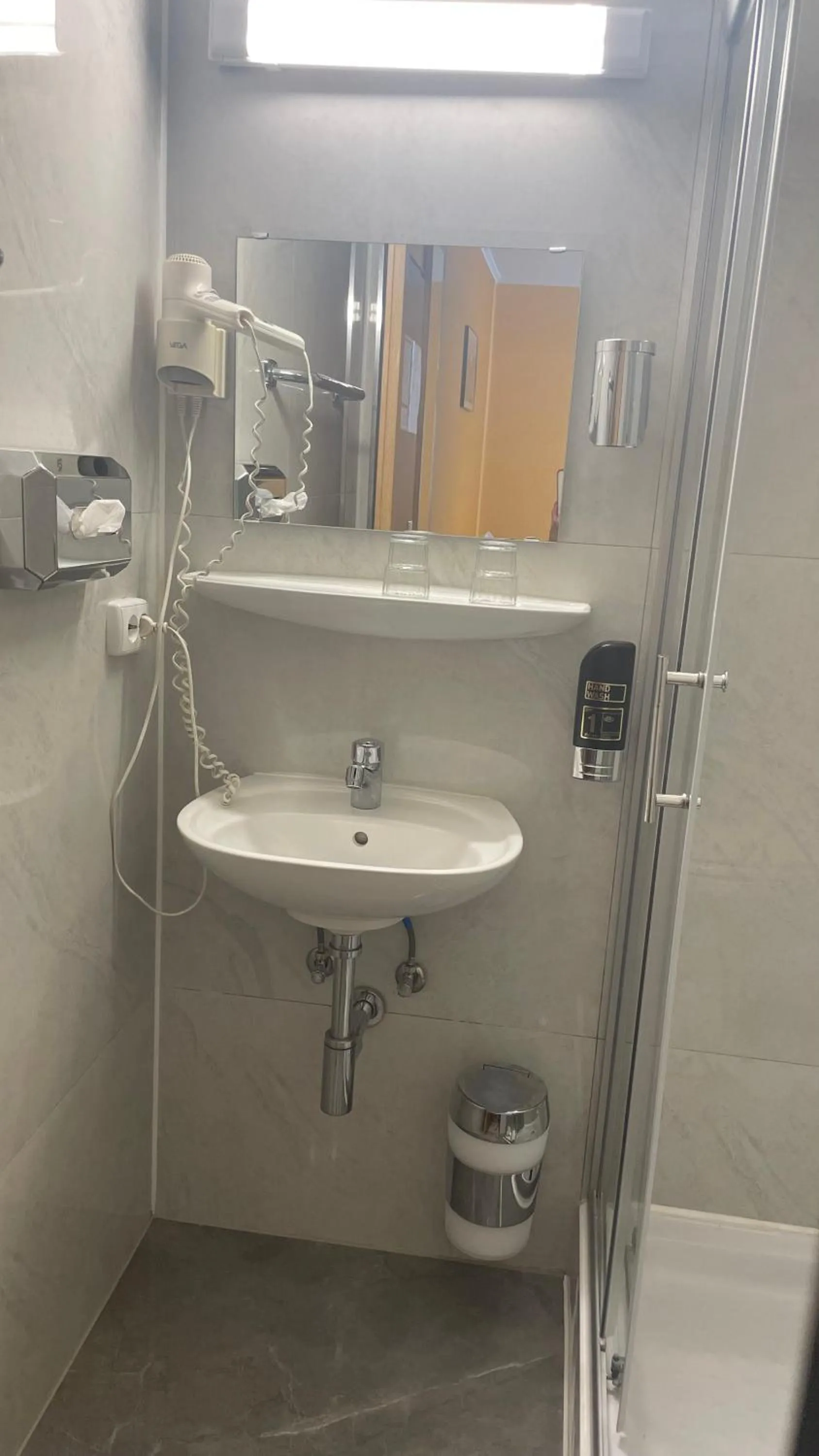 Shower in Hotel Spreewitz am Kurfürstendamm