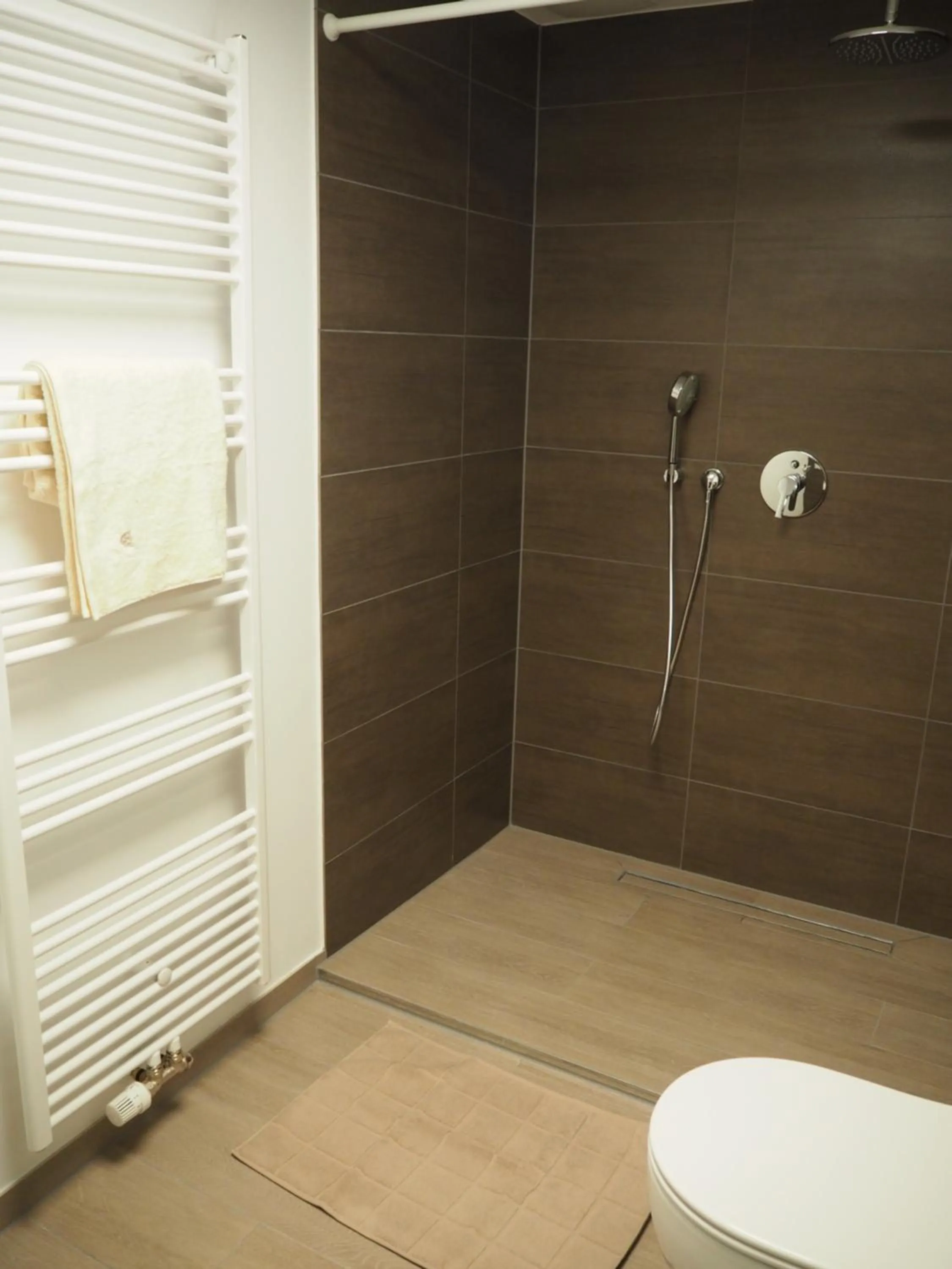 Shower in Hotel Havana