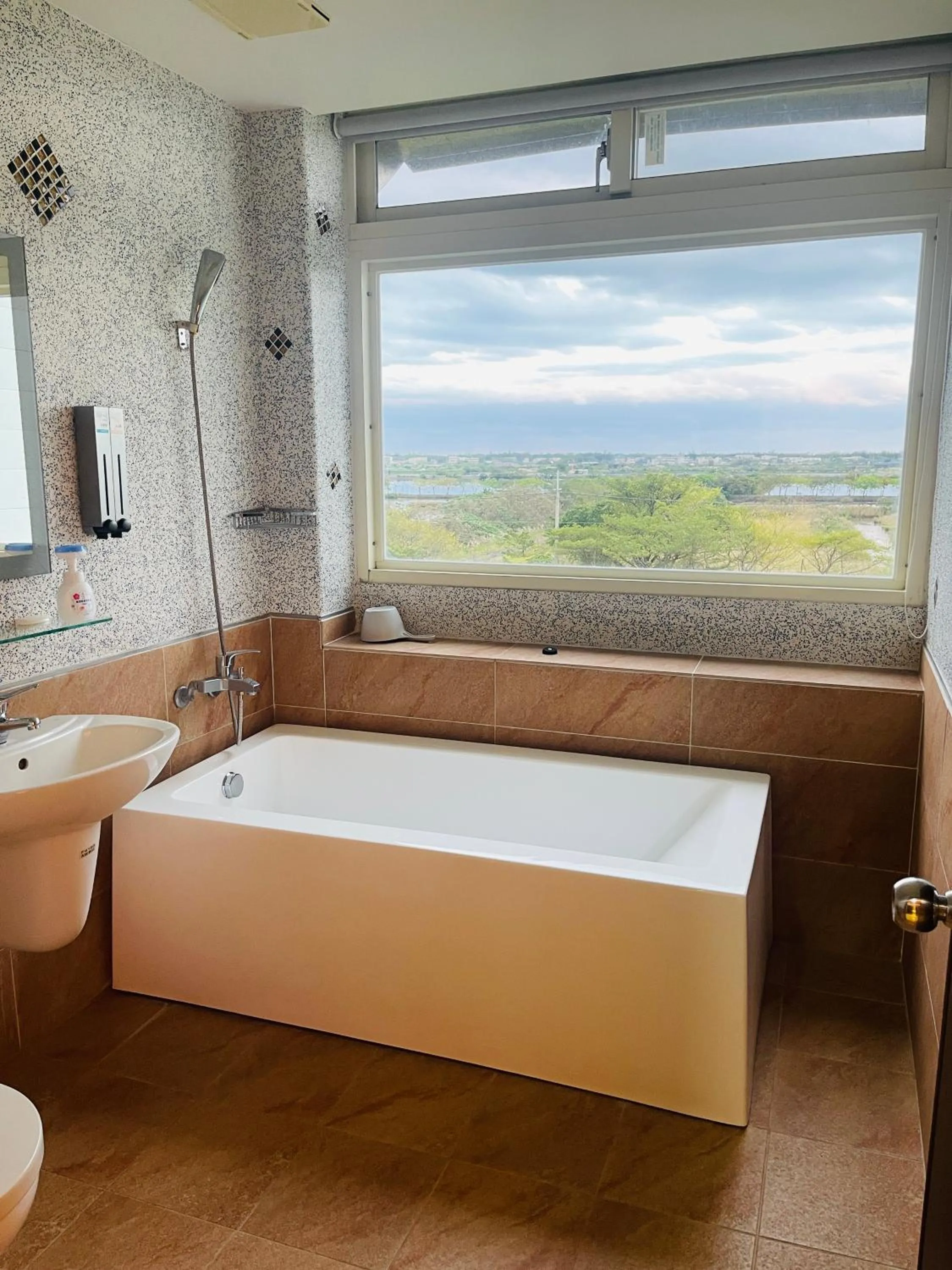 Bathroom, Bed in Water Bird Family