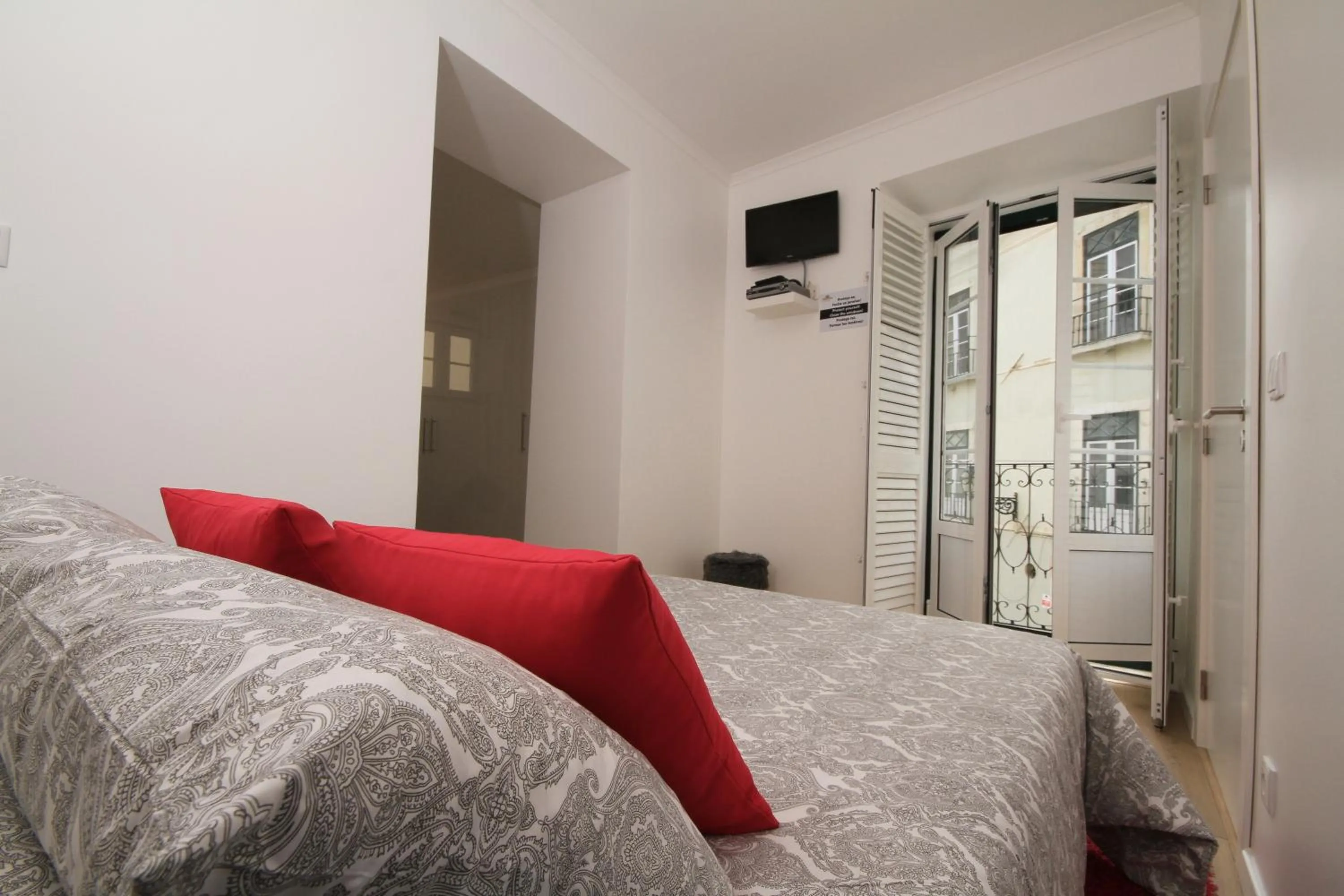 Neighbourhood, Bed in Alfama Right Point