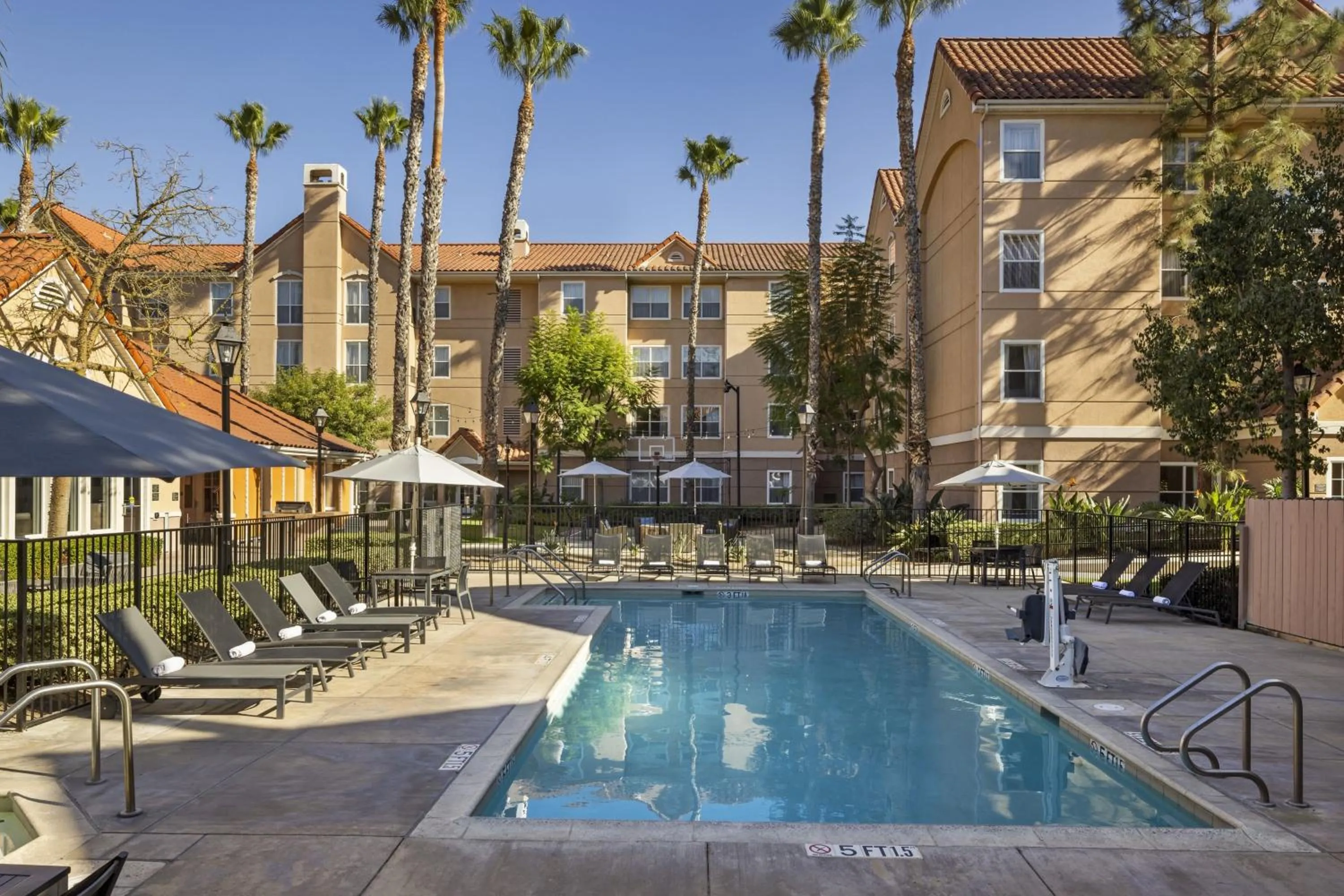 Swimming pool in Residence Inn Anaheim Hills Yorba Linda