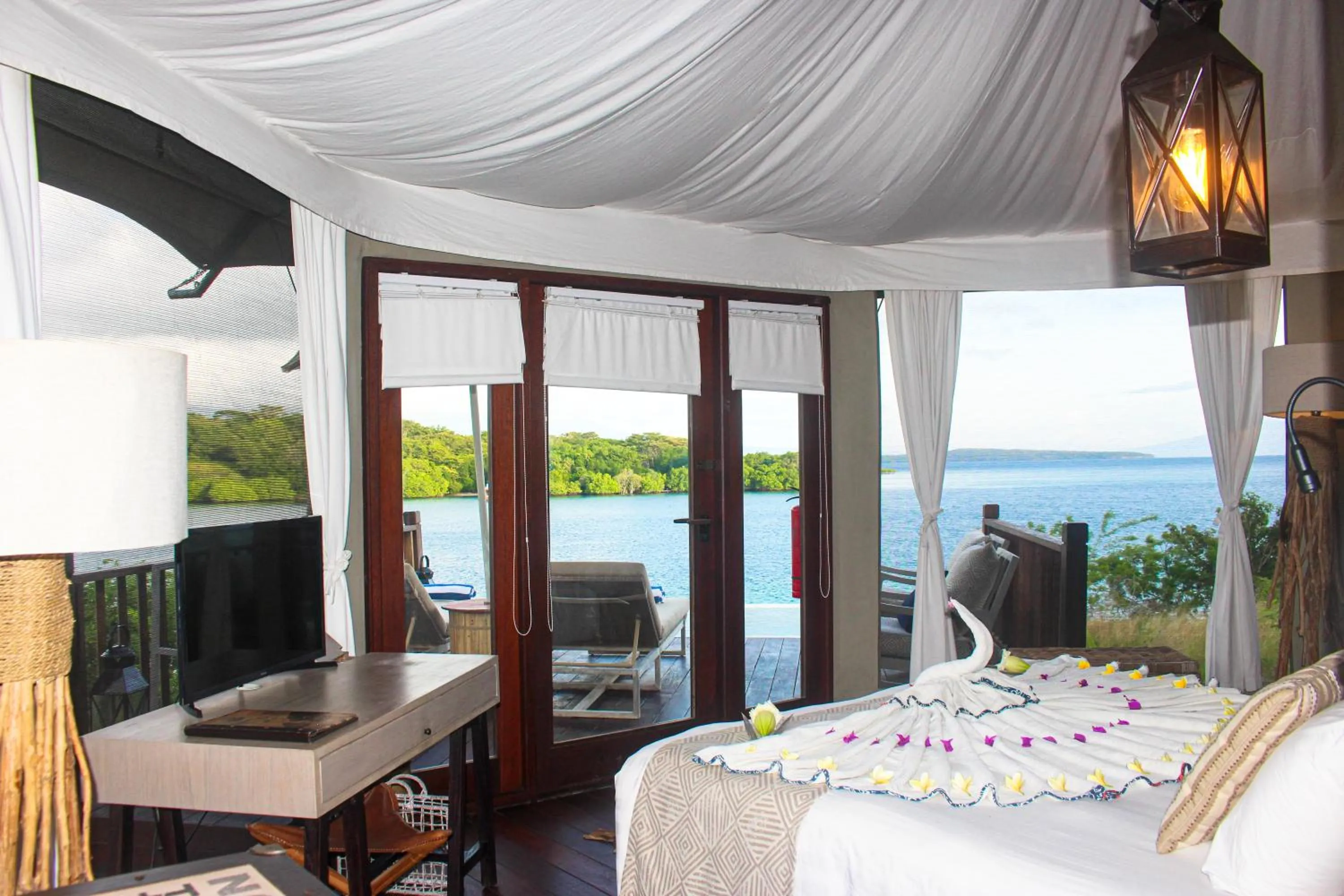 Bed in Menjangan Dynasty Resort