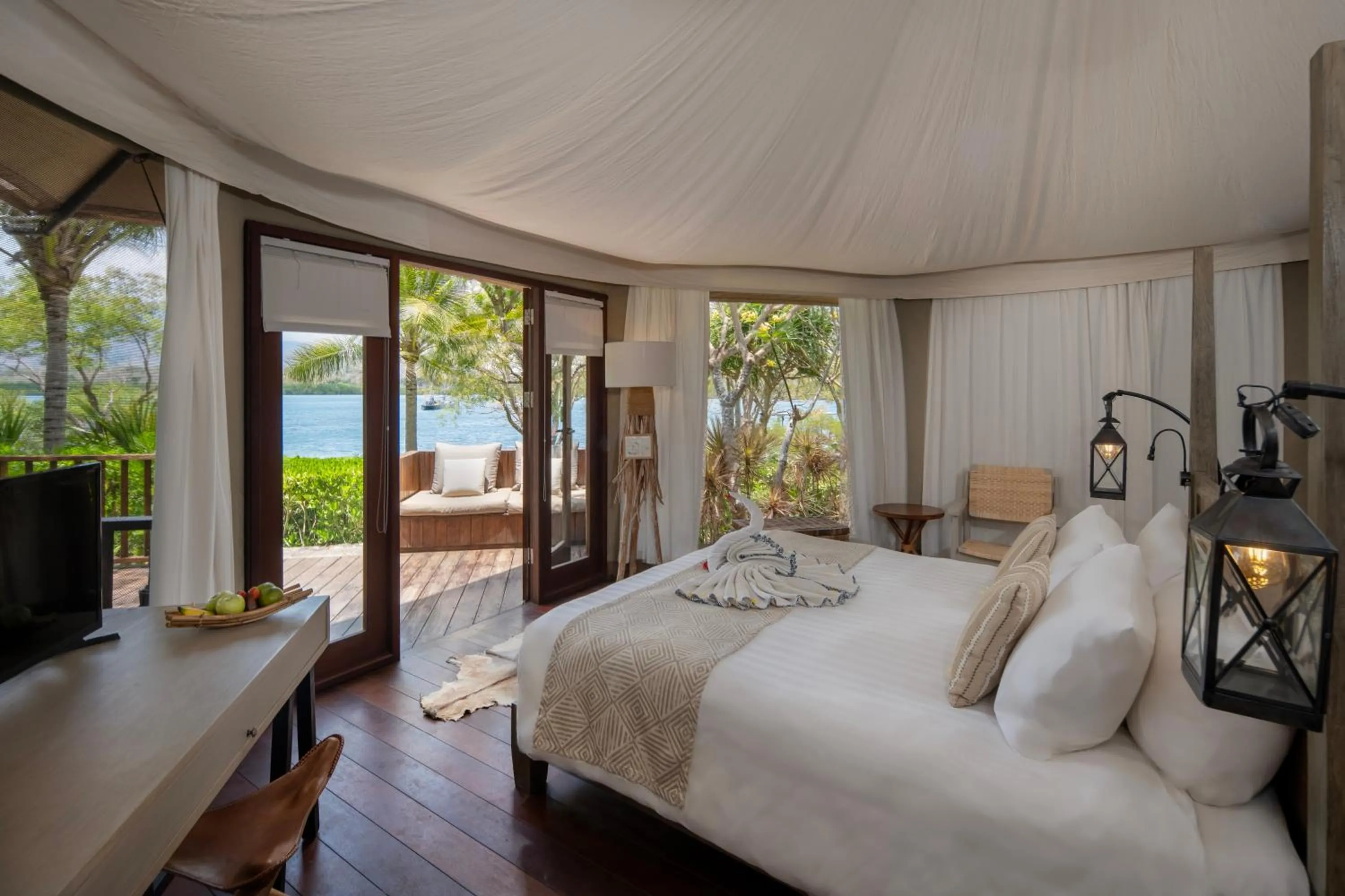 Bed in Menjangan Dynasty Resort