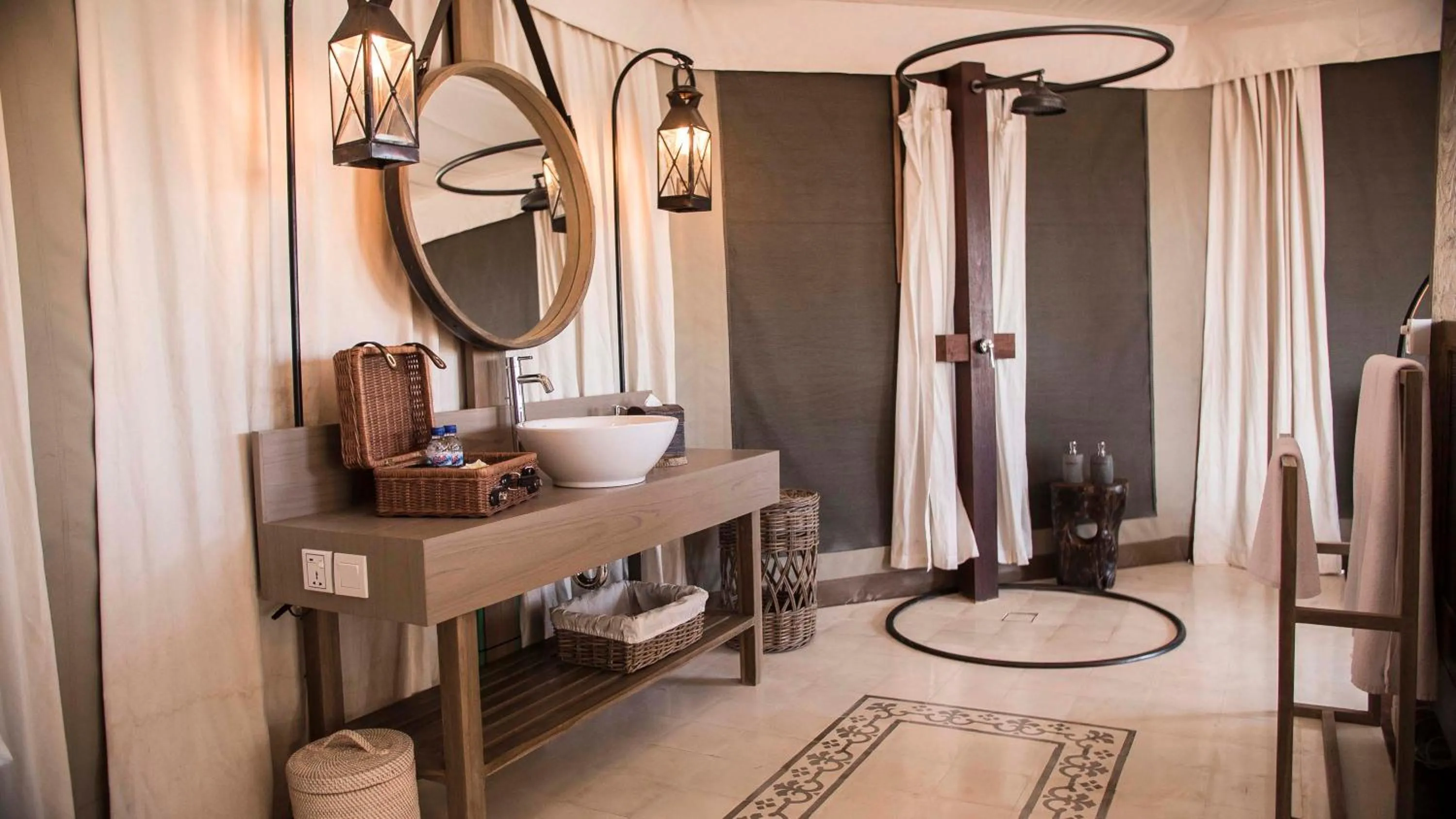 Bathroom in Menjangan Dynasty Resort