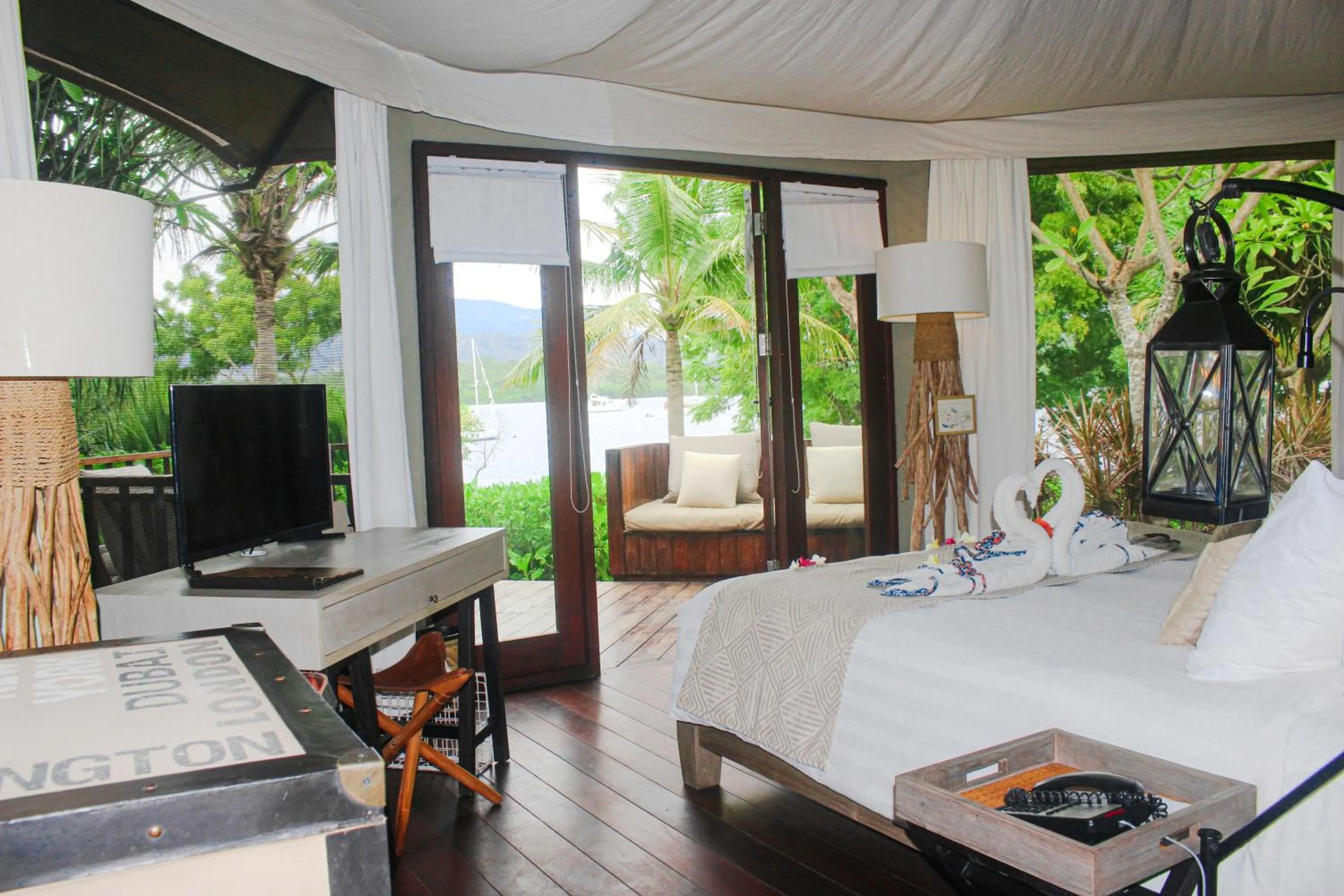 Menjangan Dynasty Resort