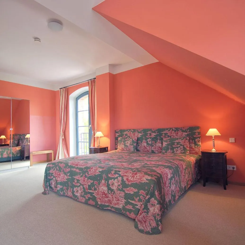 Bed in Hotel Burg Wanzleben