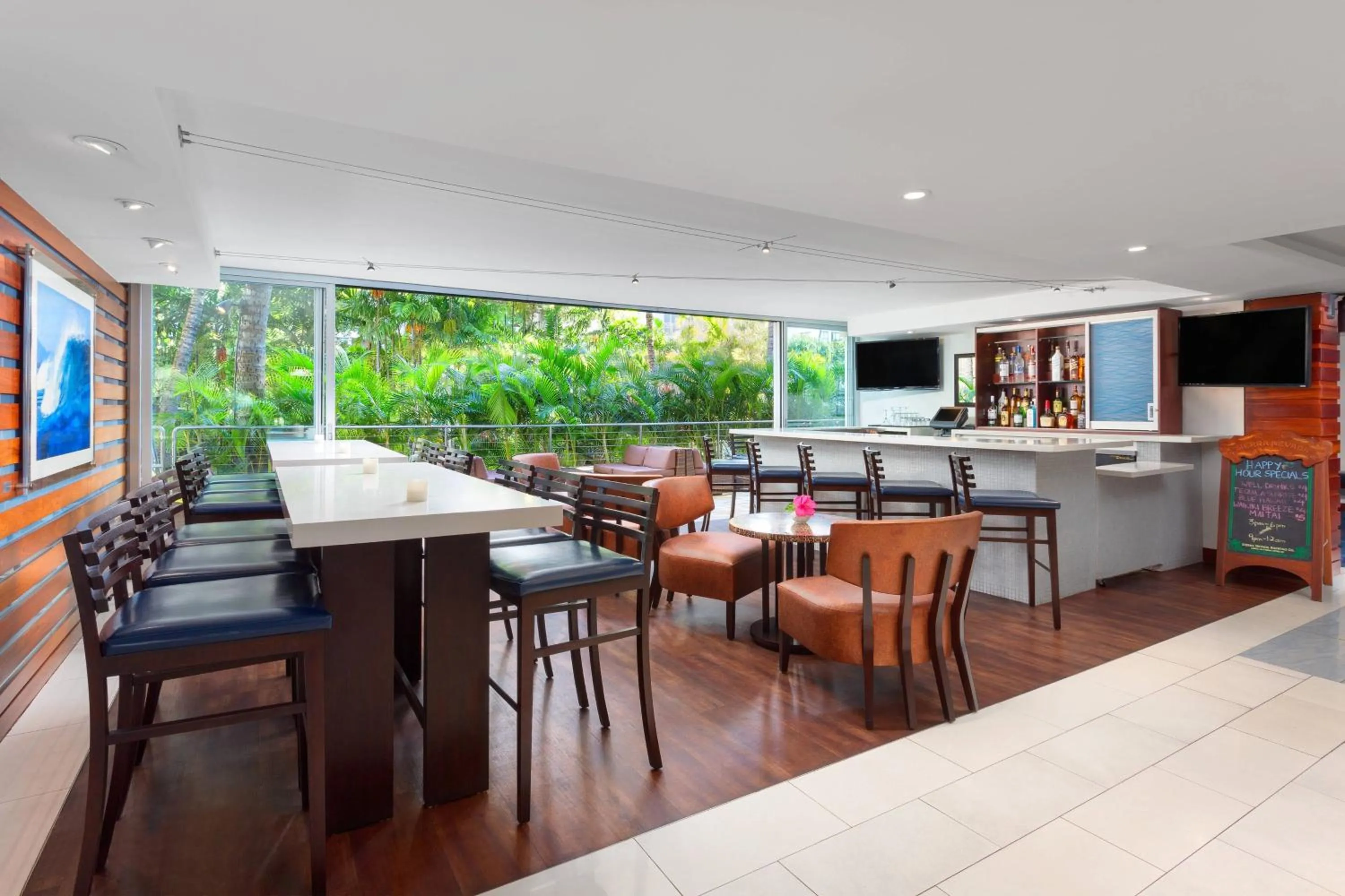 Lobby or reception in Courtyard by Marriott Waikiki Beach