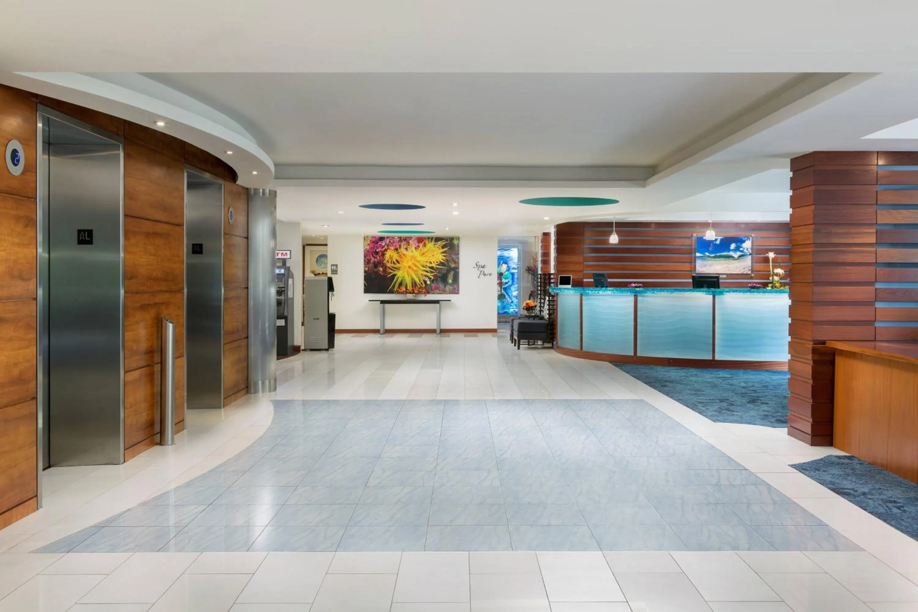 Lobby or reception in Courtyard by Marriott Waikiki Beach