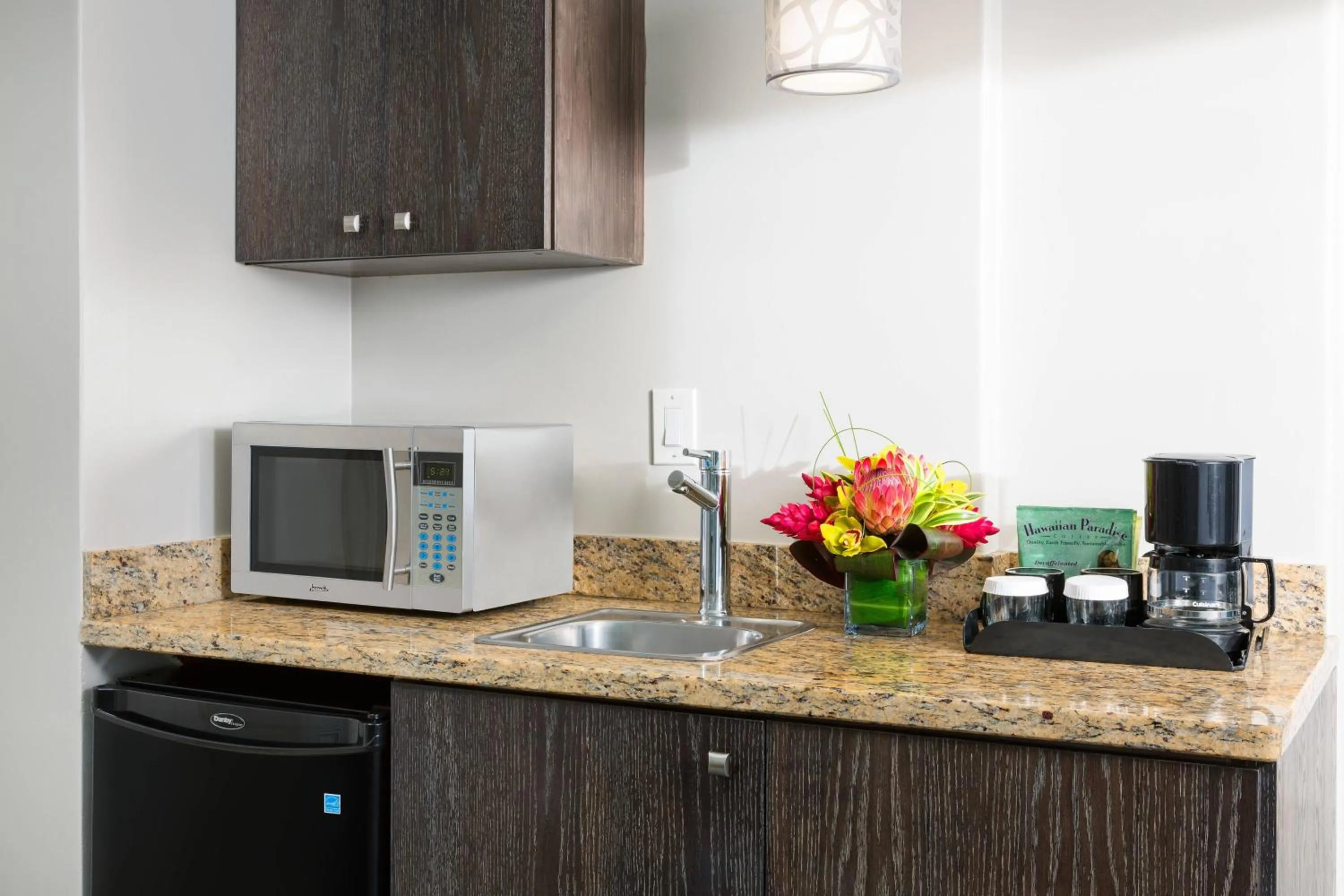 Kitchen or kitchenette in Courtyard by Marriott Waikiki Beach