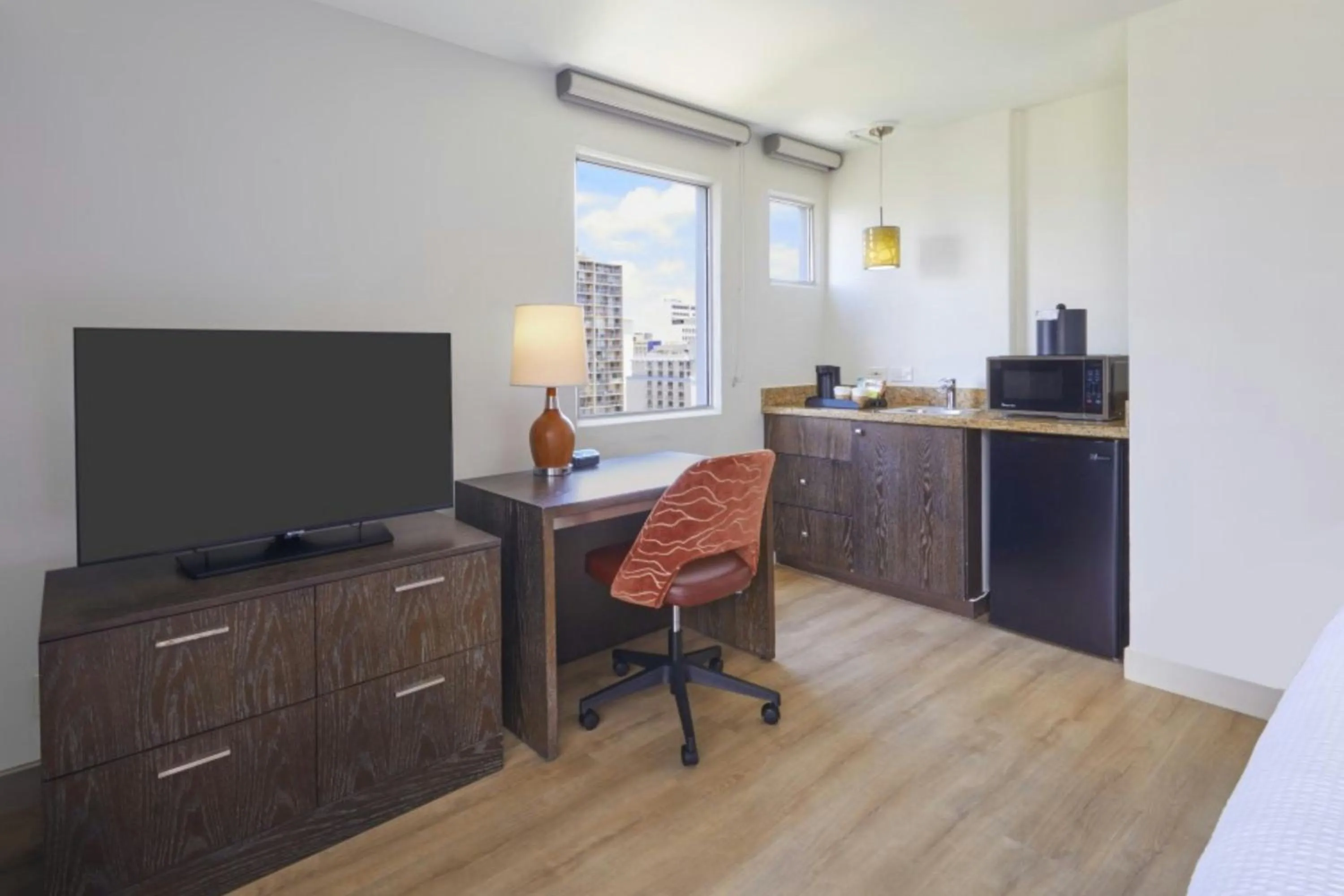 Kitchen or kitchenette in Courtyard by Marriott Waikiki Beach