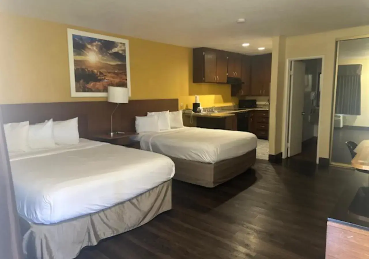 Studio Suite with Two Queen Beds - Smoking in Days Inn by Wyndham Mission Valley-SDSU Studio Suite with Two Queen Beds - Smoking in Days Inn by Wyndham Mission Valley-SDSU