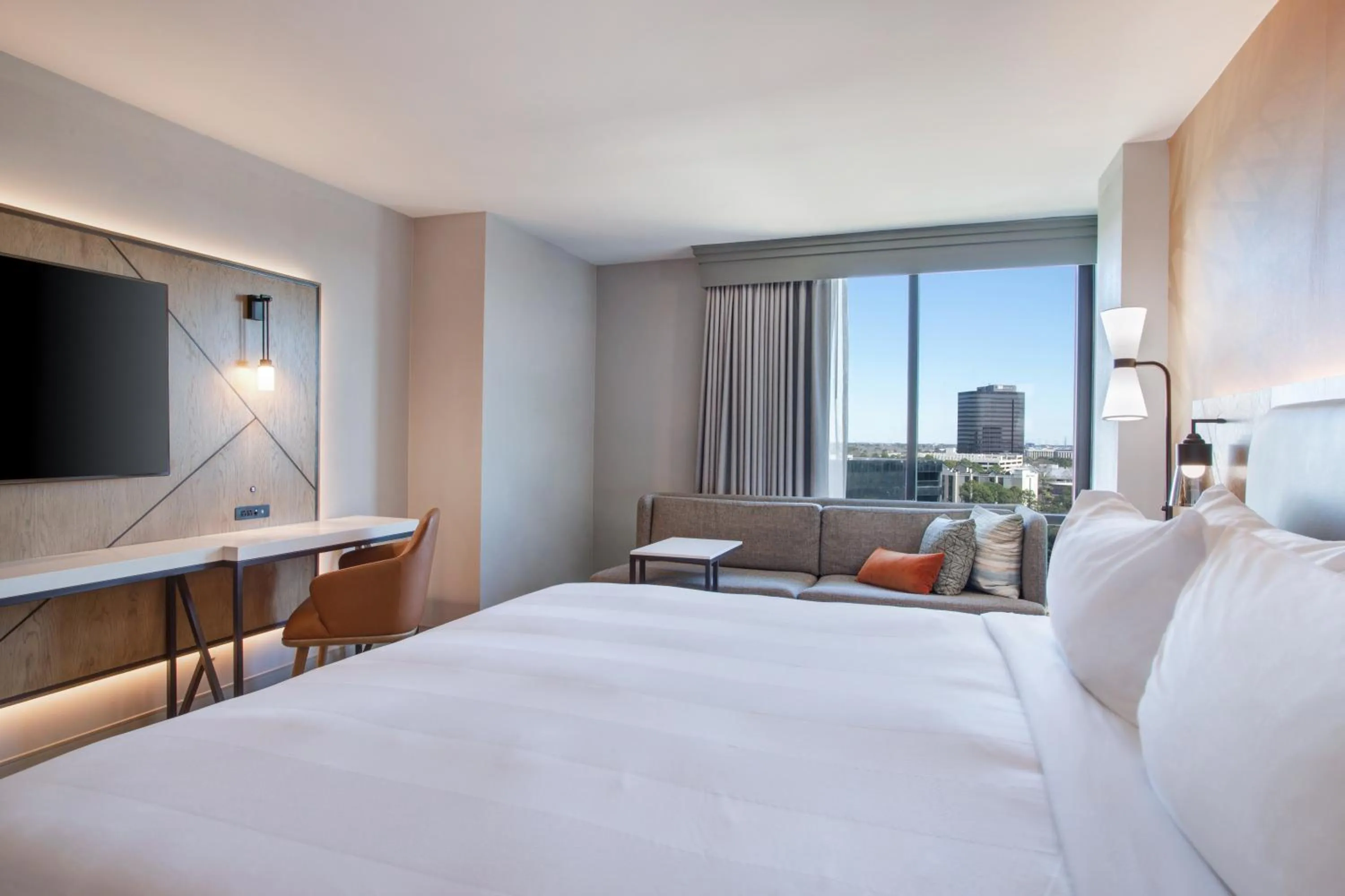 Property building, Bed in Houston Marriott North