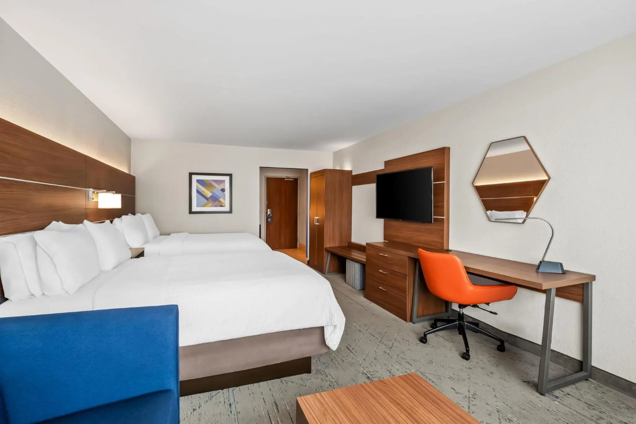 Bedroom, Bed in Holiday Inn Express & Suites - Detroit Northwest - Livonia by IHG