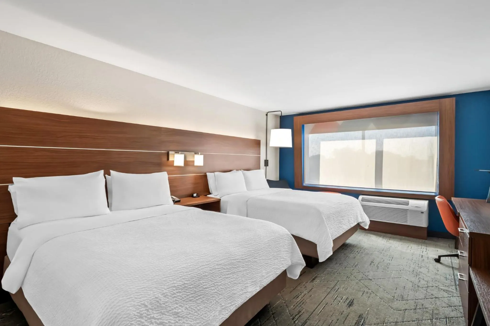 Photo of the whole room, Bed in Holiday Inn Express & Suites - Detroit Northwest - Livonia by IHG