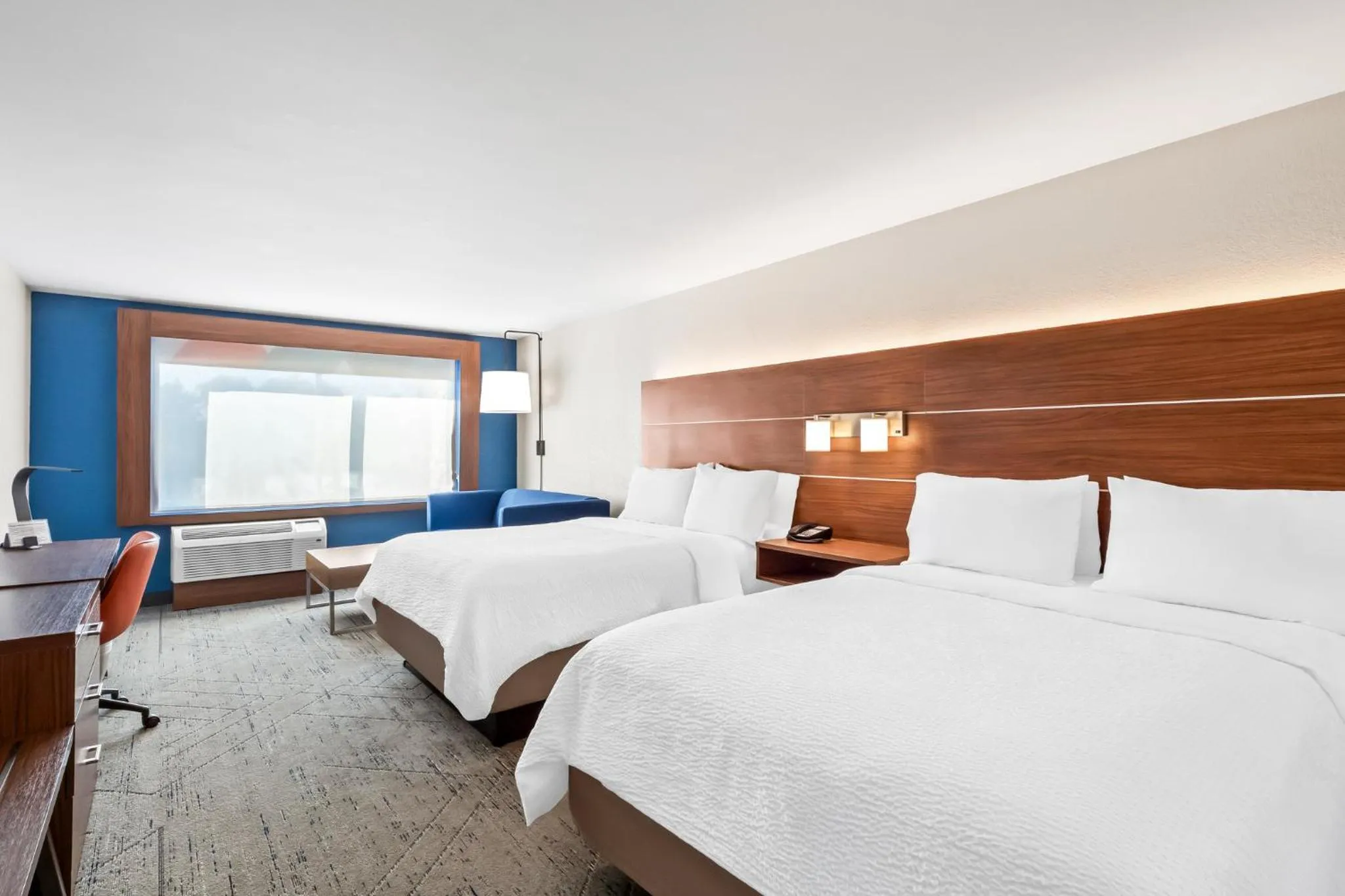 Photo of the whole room, Bed in Holiday Inn Express & Suites - Detroit Northwest - Livonia by IHG