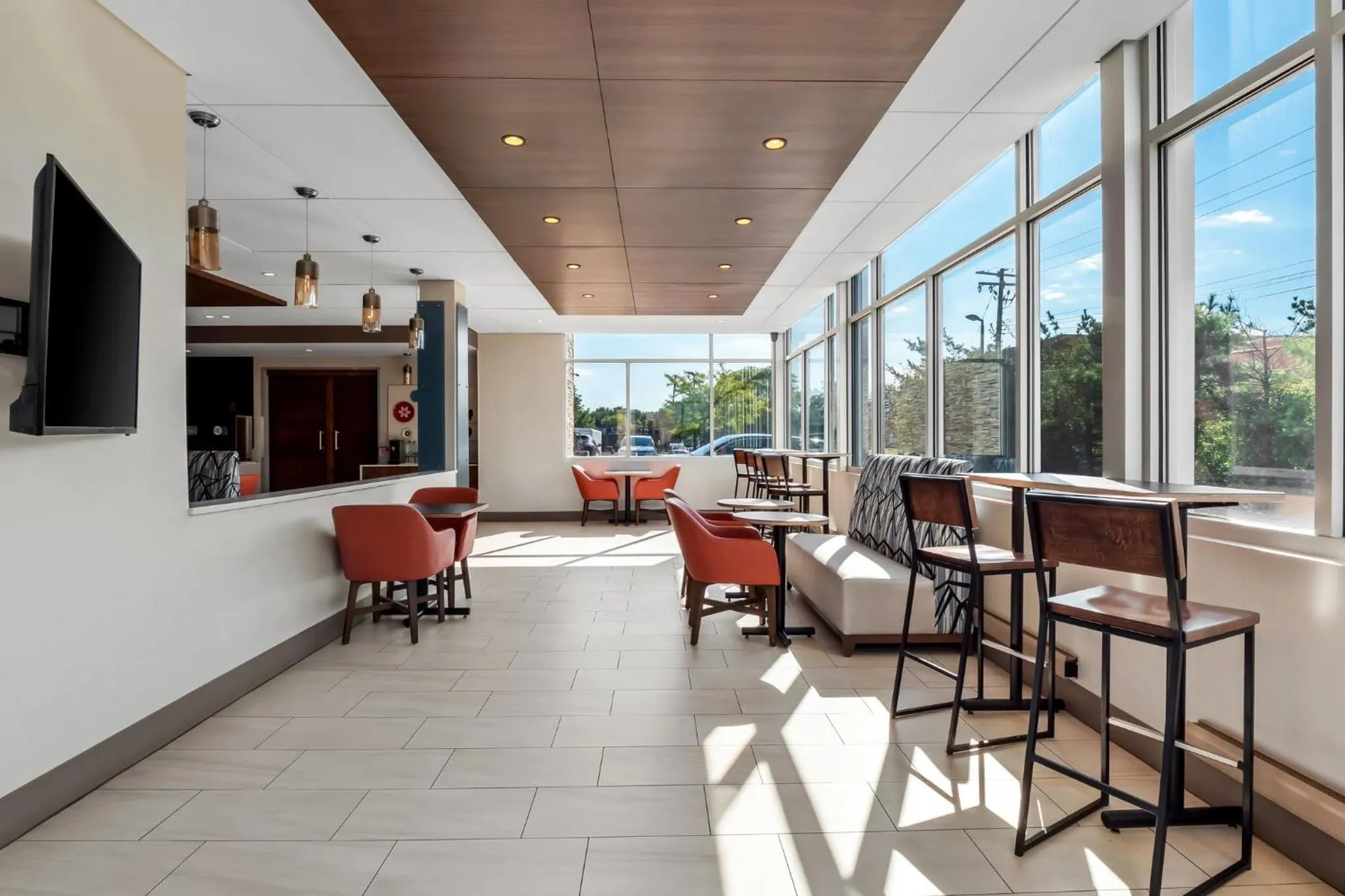 Breakfast in Holiday Inn Express & Suites - Detroit Northwest - Livonia by IHG