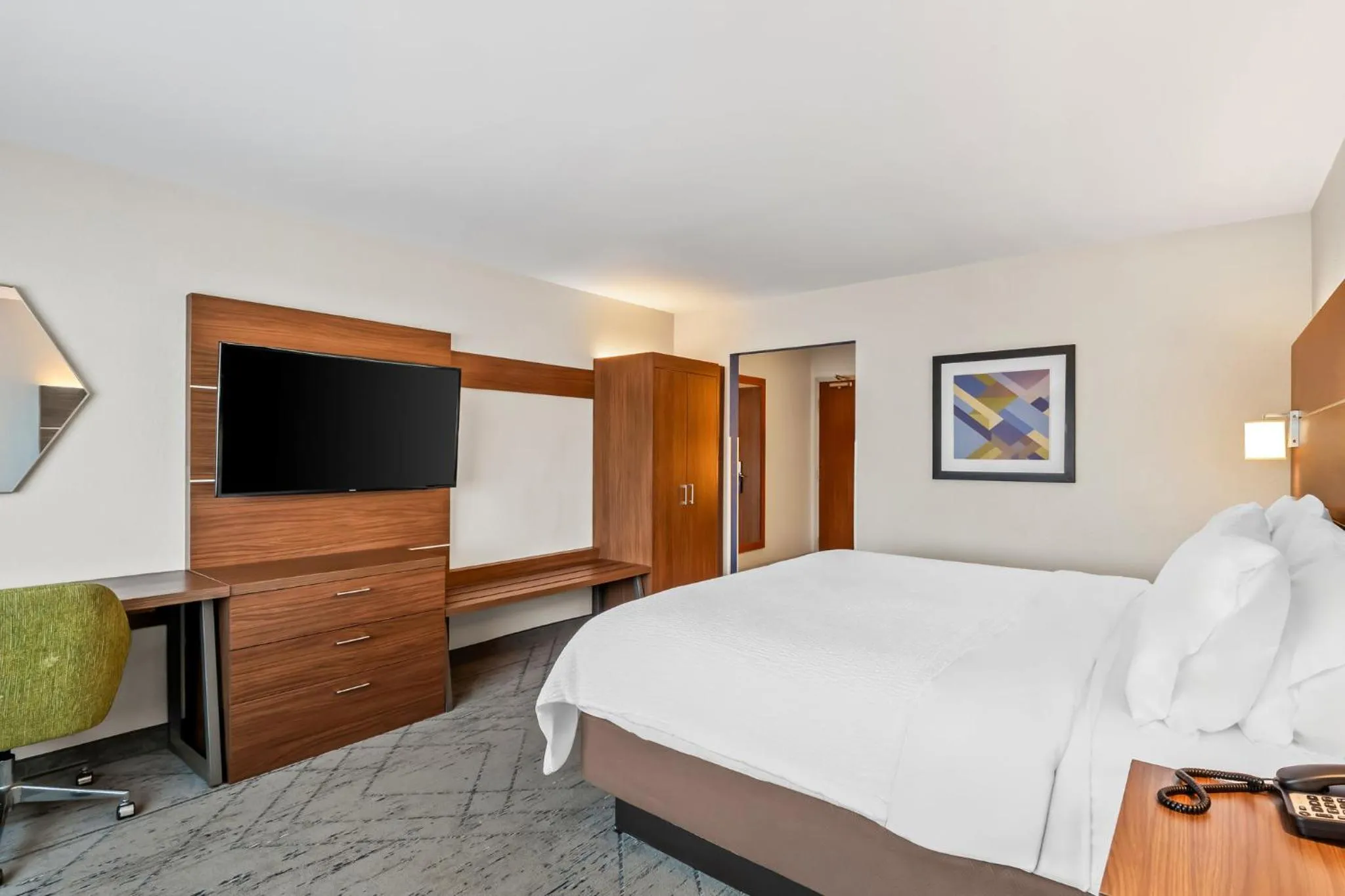 Photo of the whole room, Bed in Holiday Inn Express & Suites - Detroit Northwest - Livonia by IHG
