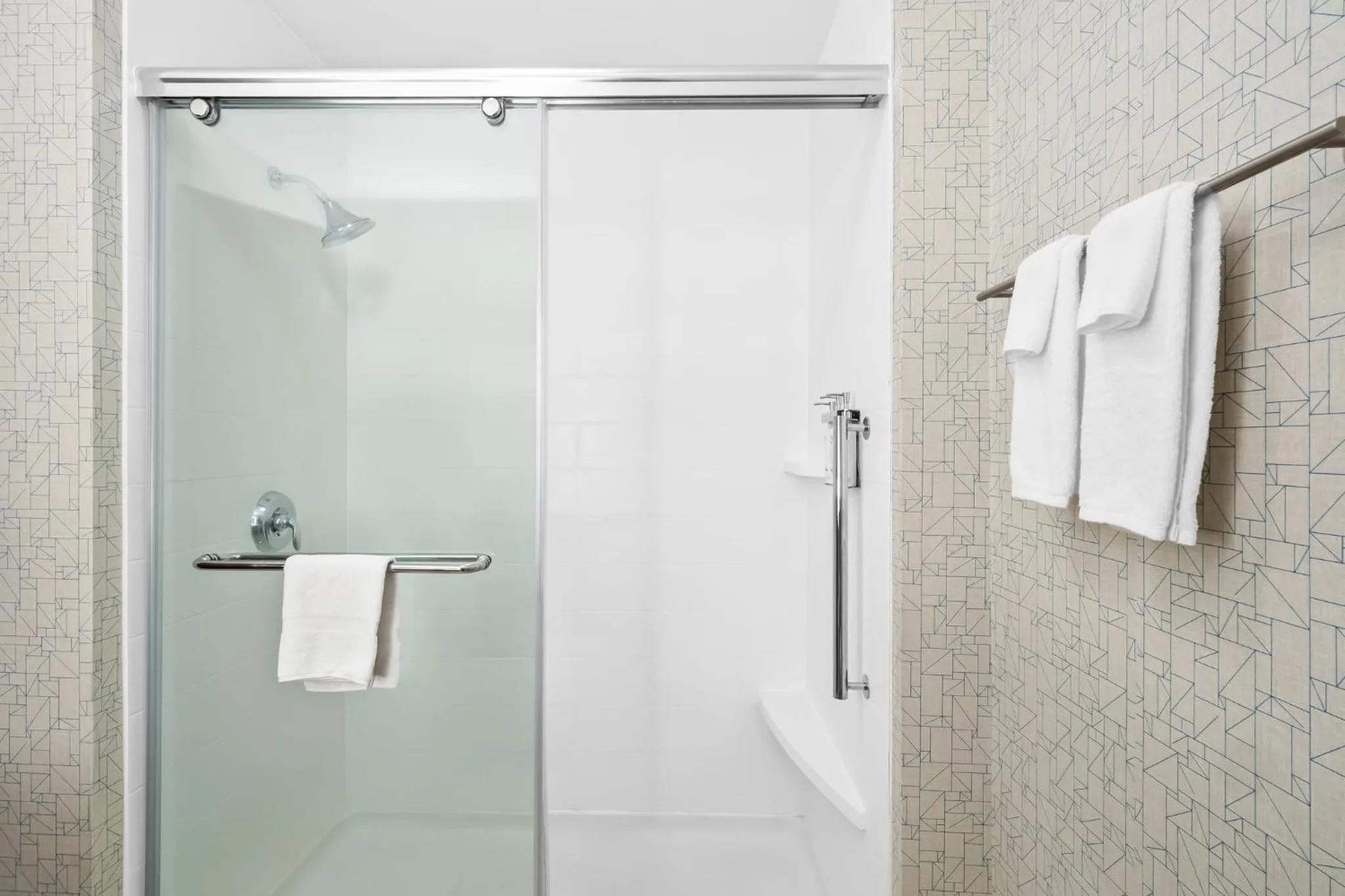 Bathroom in Holiday Inn Express & Suites - Detroit Northwest - Livonia by IHG