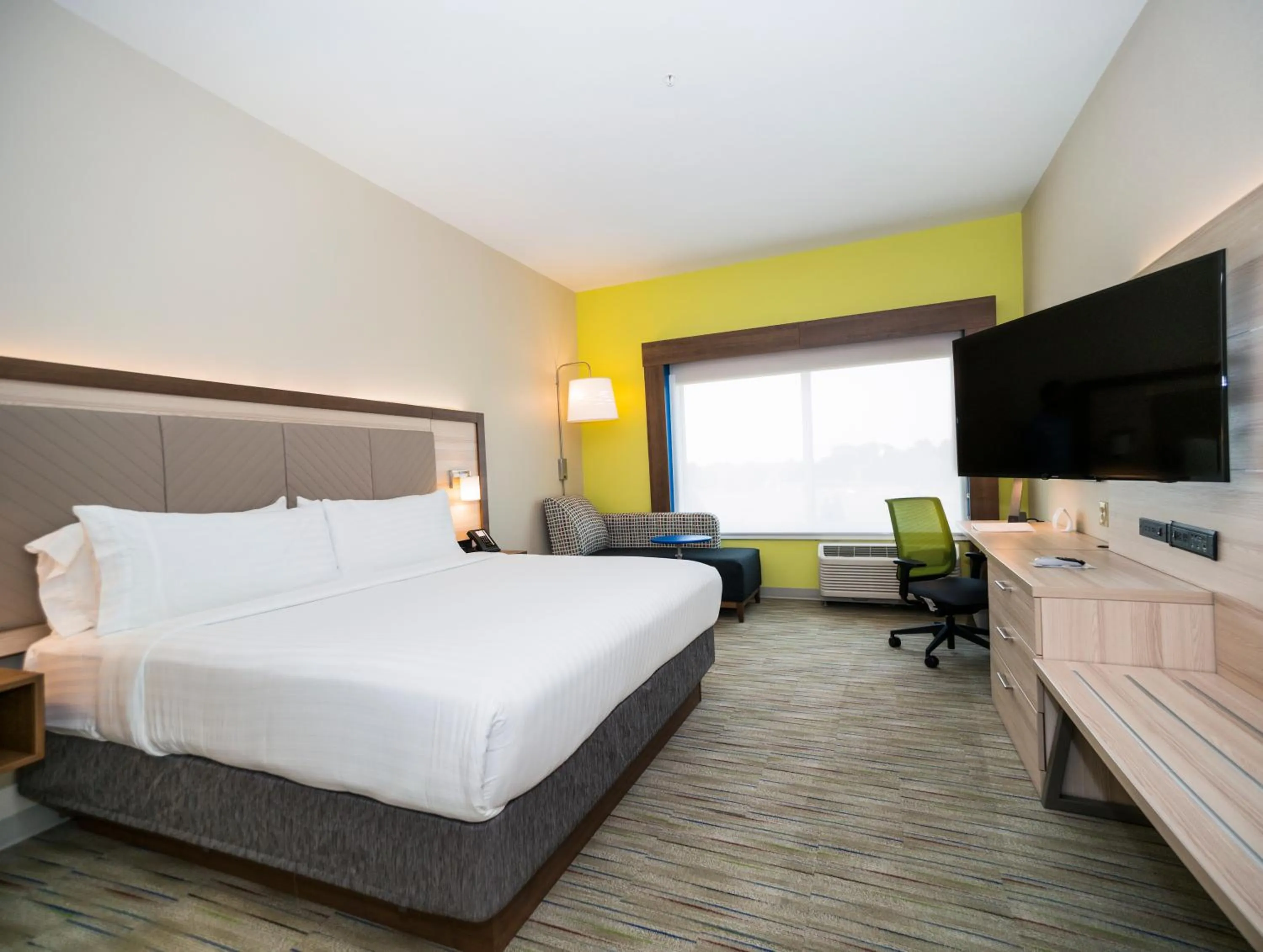 Bed in Holiday Inn Express & Suites - Southaven Central - Memphis by IHG