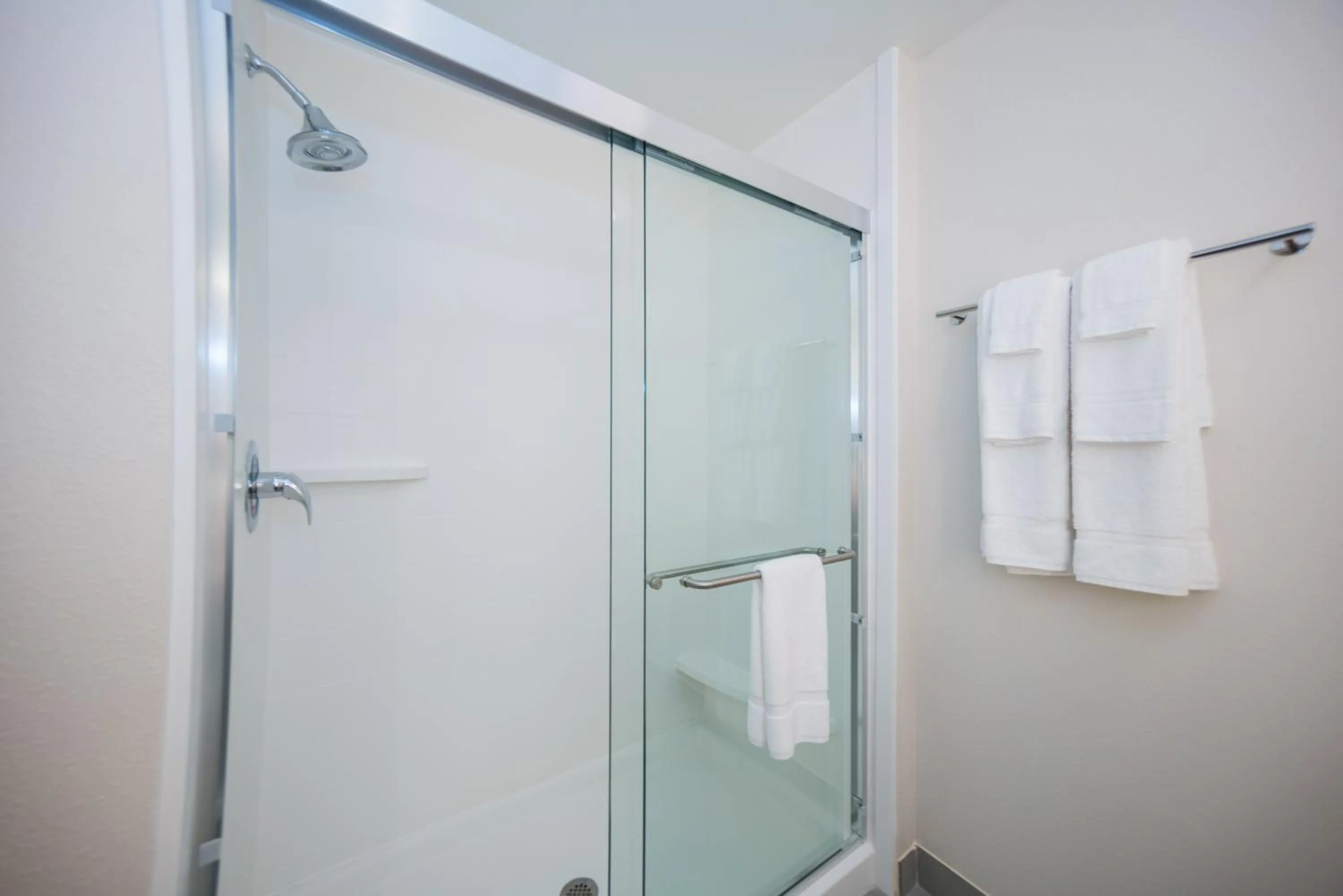 Bathroom in Holiday Inn Express & Suites - Southaven Central - Memphis by IHG