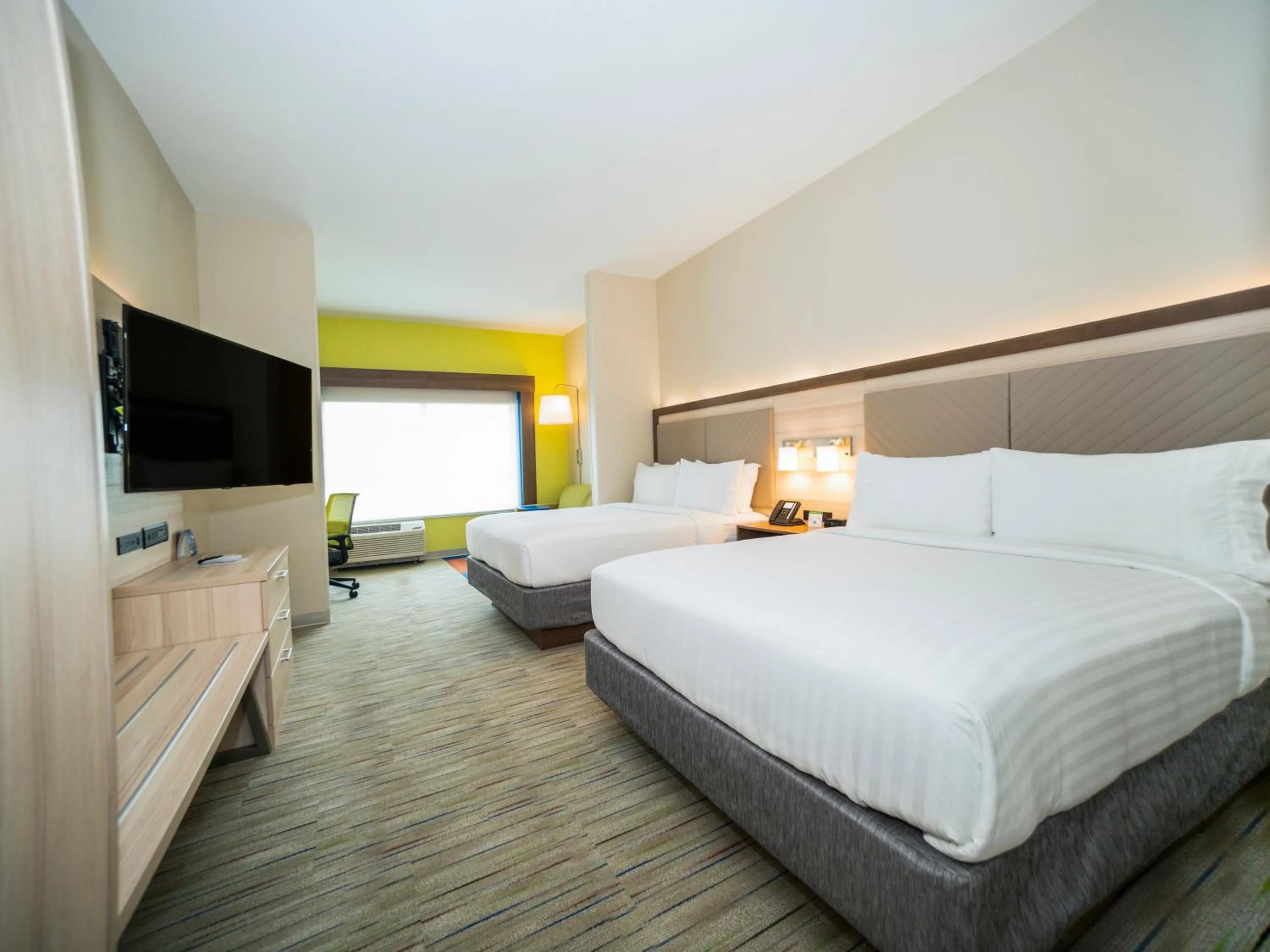 Bed in Holiday Inn Express & Suites - Southaven Central - Memphis by IHG