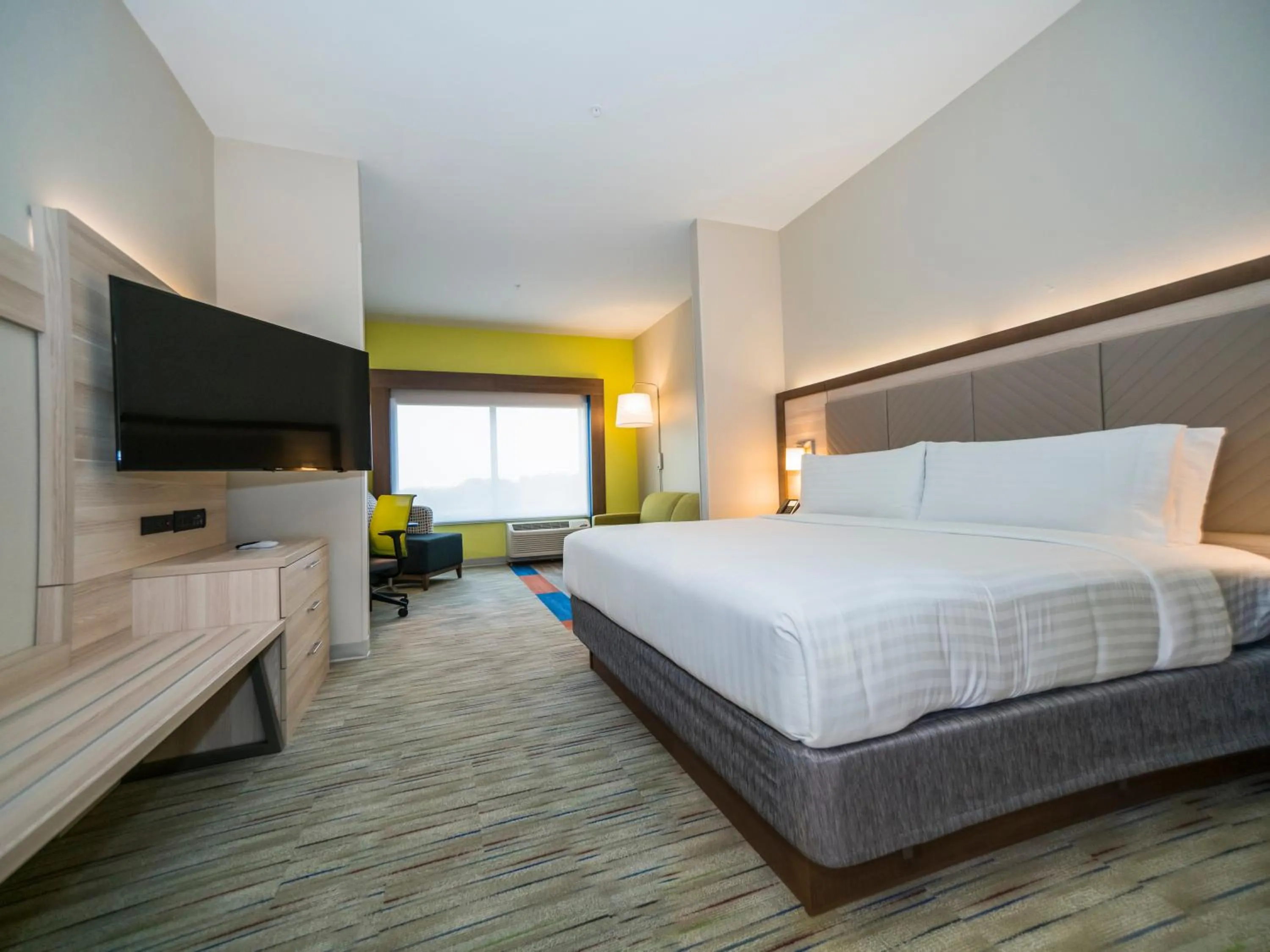 Bed in Holiday Inn Express & Suites - Southaven Central - Memphis by IHG