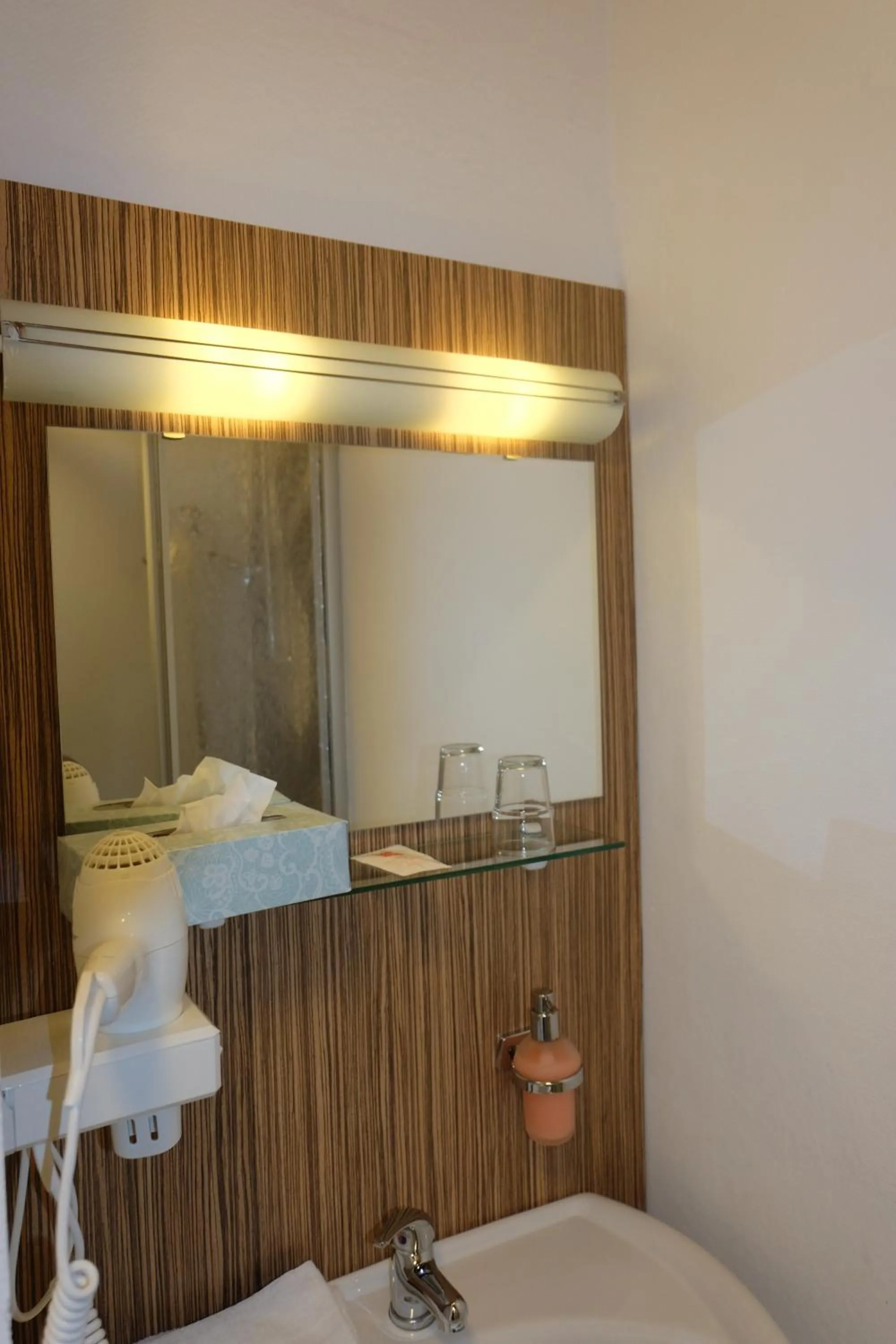 Bathroom, Bed in Zum Weissen Lamm