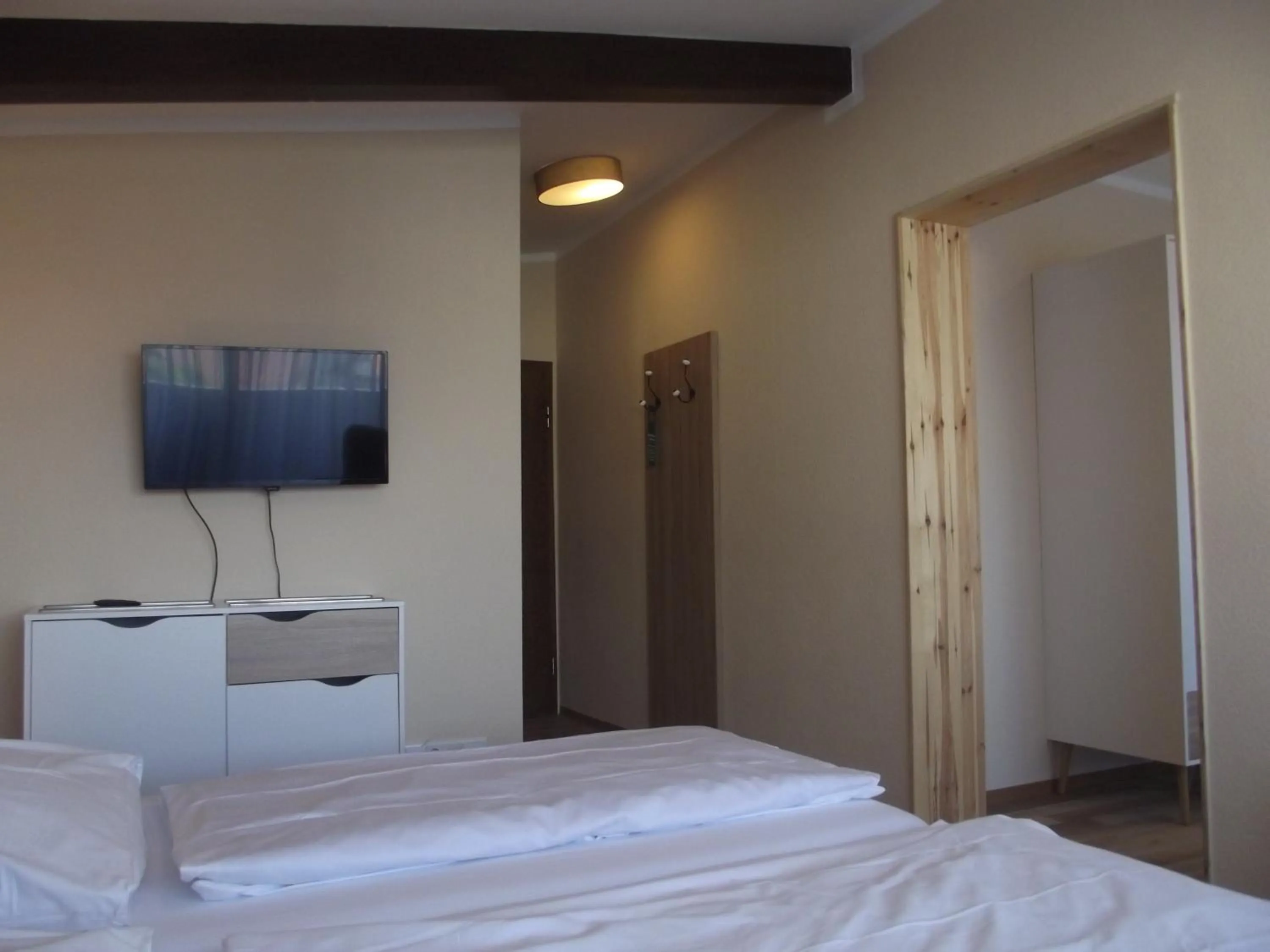 Photo of the whole room, Bed in Zum Weissen Lamm