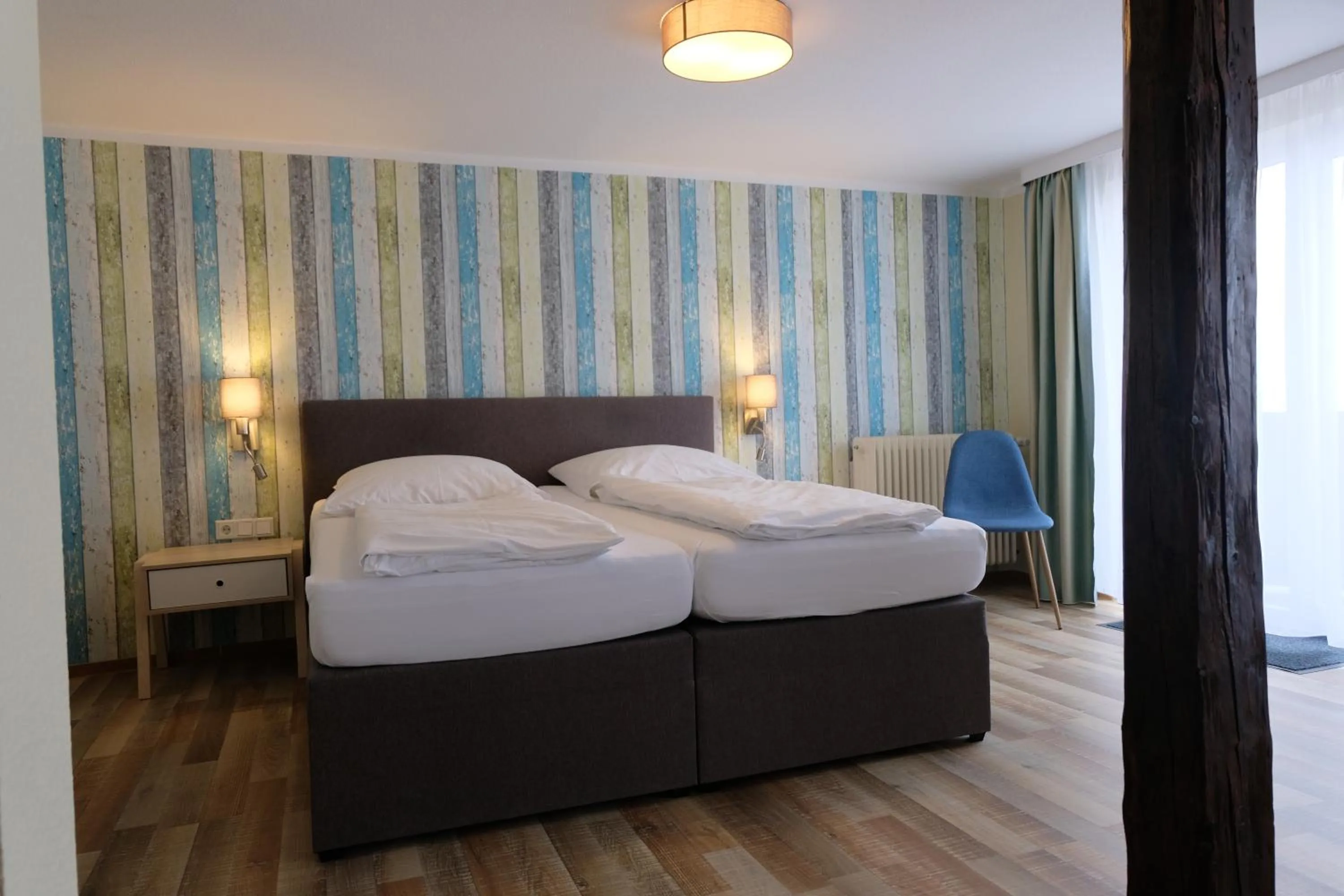 Photo of the whole room, Bed in Zum Weissen Lamm