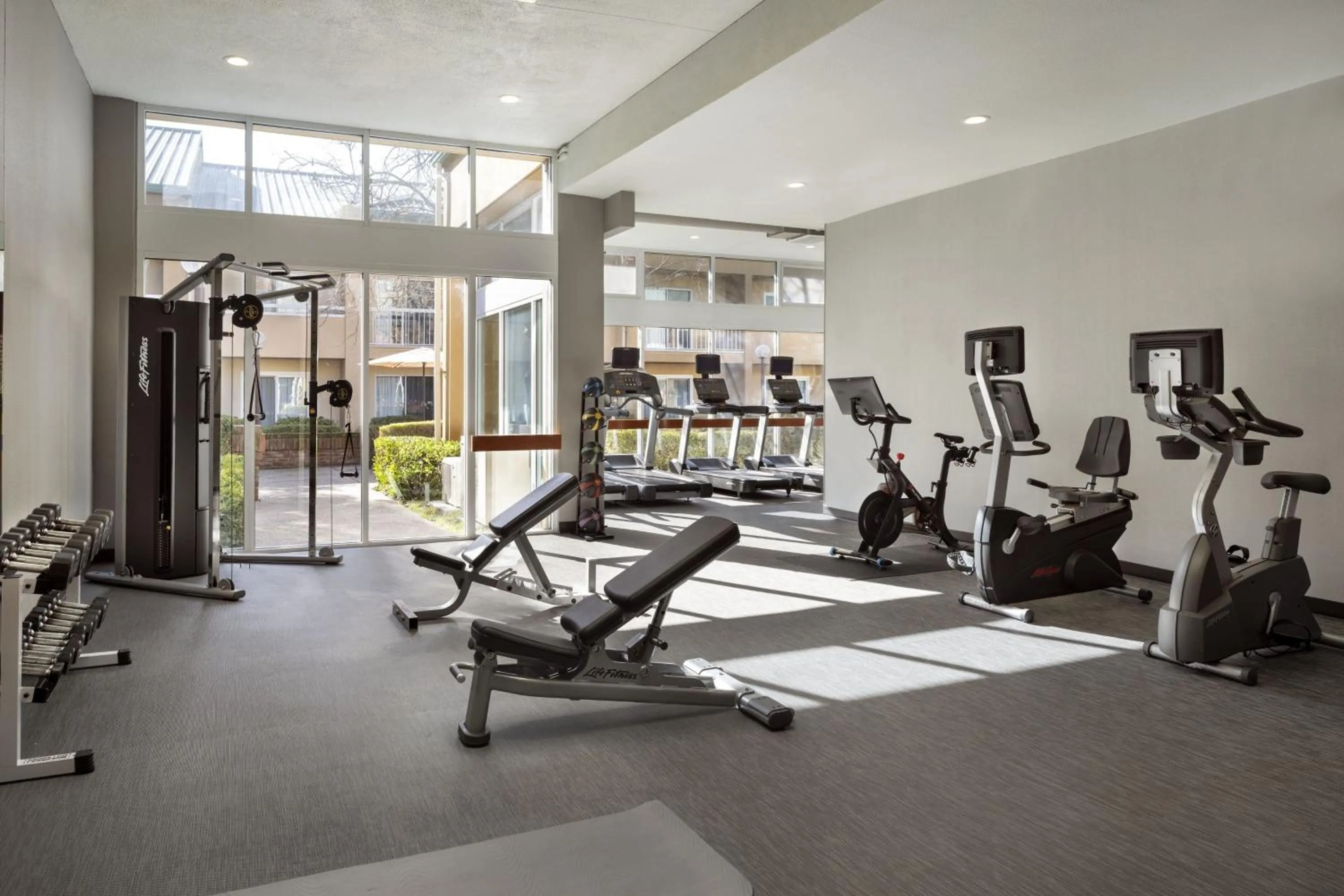 Fitness centre/facilities in Courtyard by Marriott San Mateo Foster City