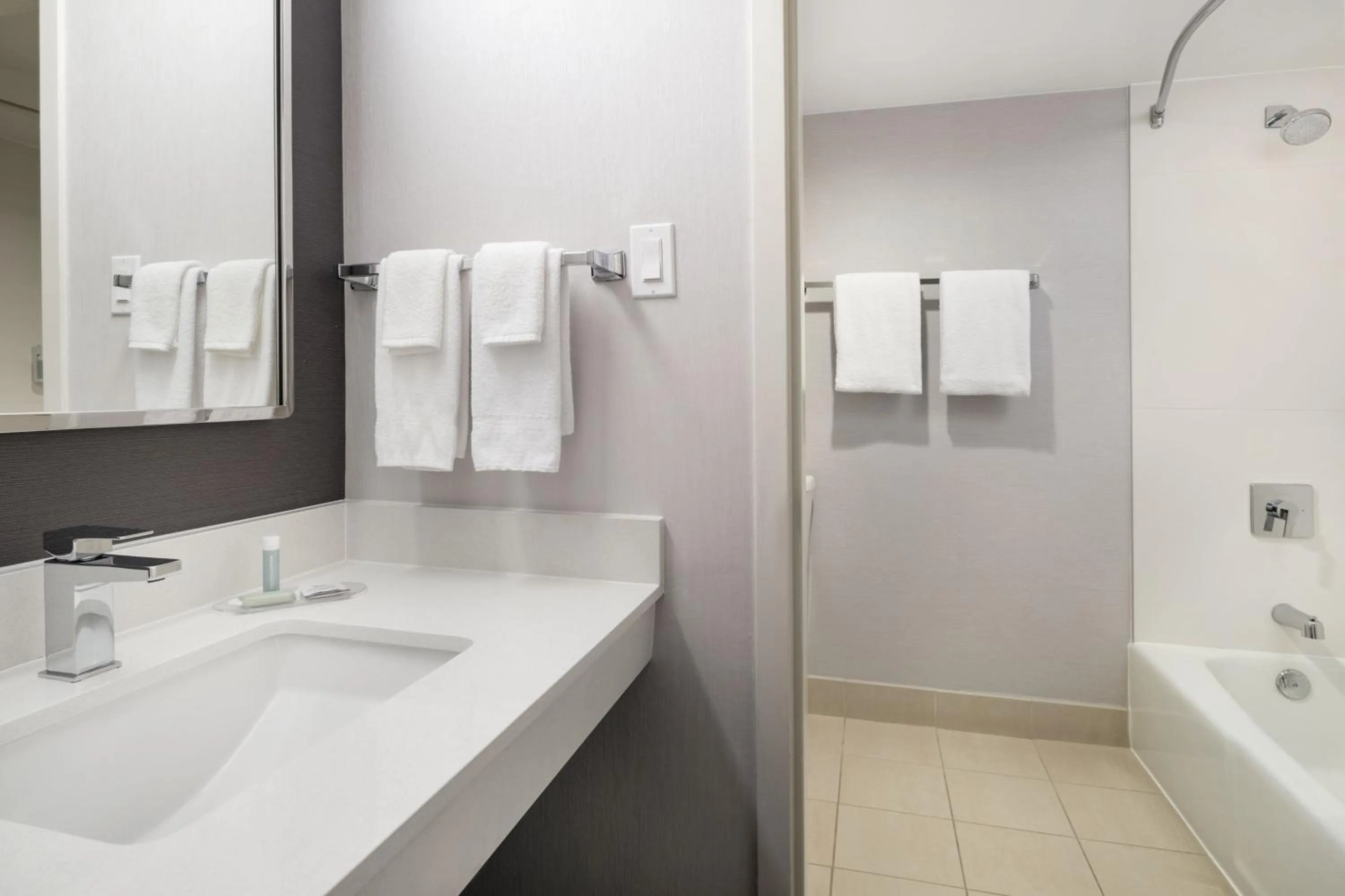 Bathroom in Courtyard by Marriott San Mateo Foster City