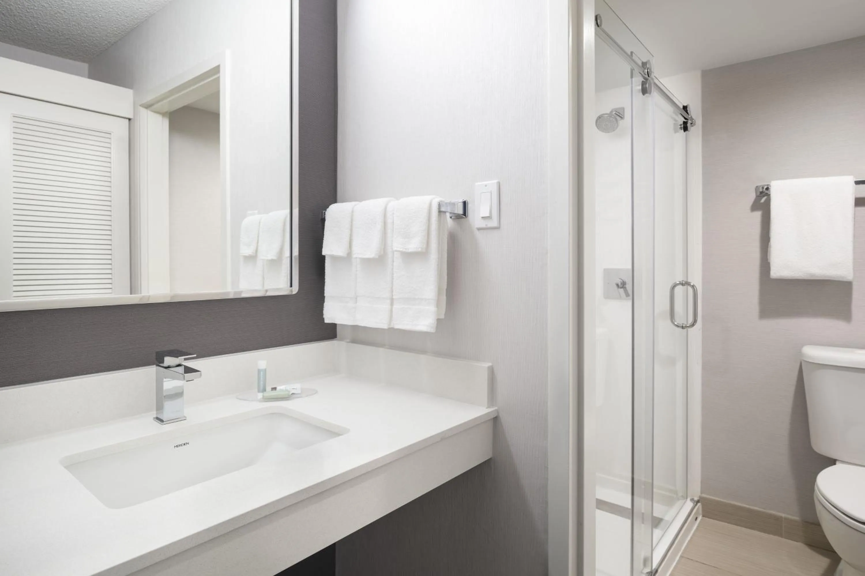 Bathroom in Courtyard by Marriott San Mateo Foster City