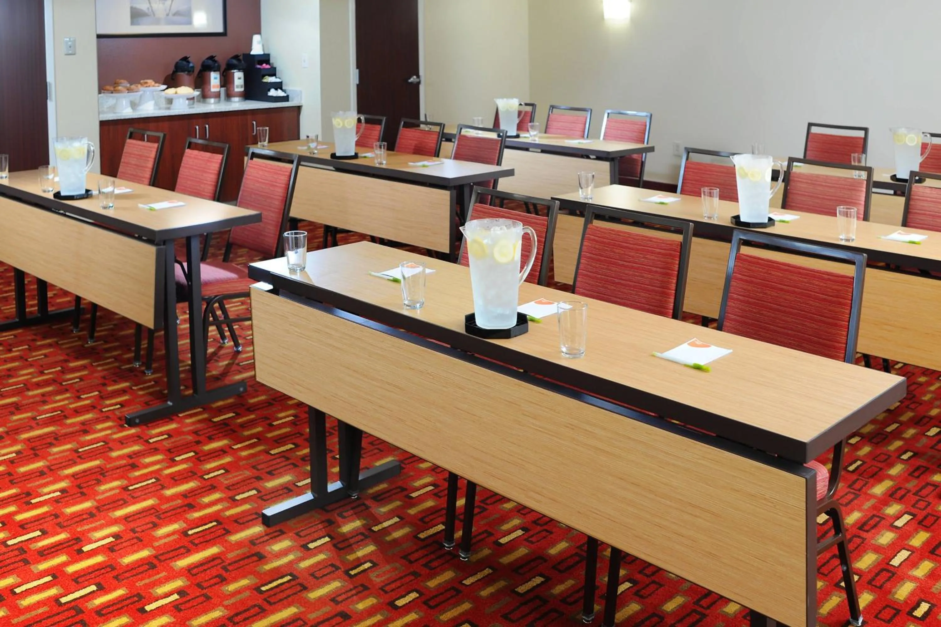 Meeting/conference room in Courtyard by Marriott Houston Hobby Airport