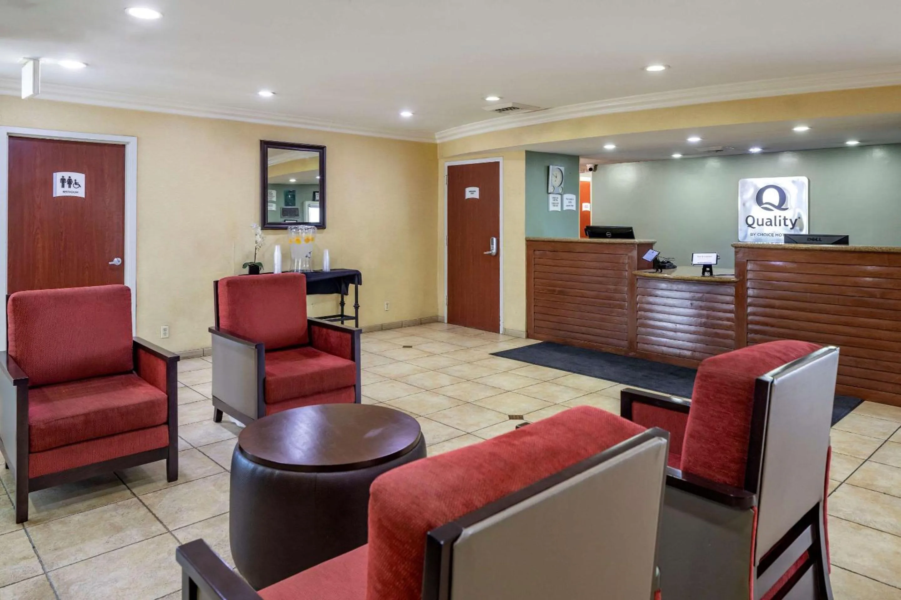 Lobby or reception in Quality Inn Placentia Anaheim Fullerton