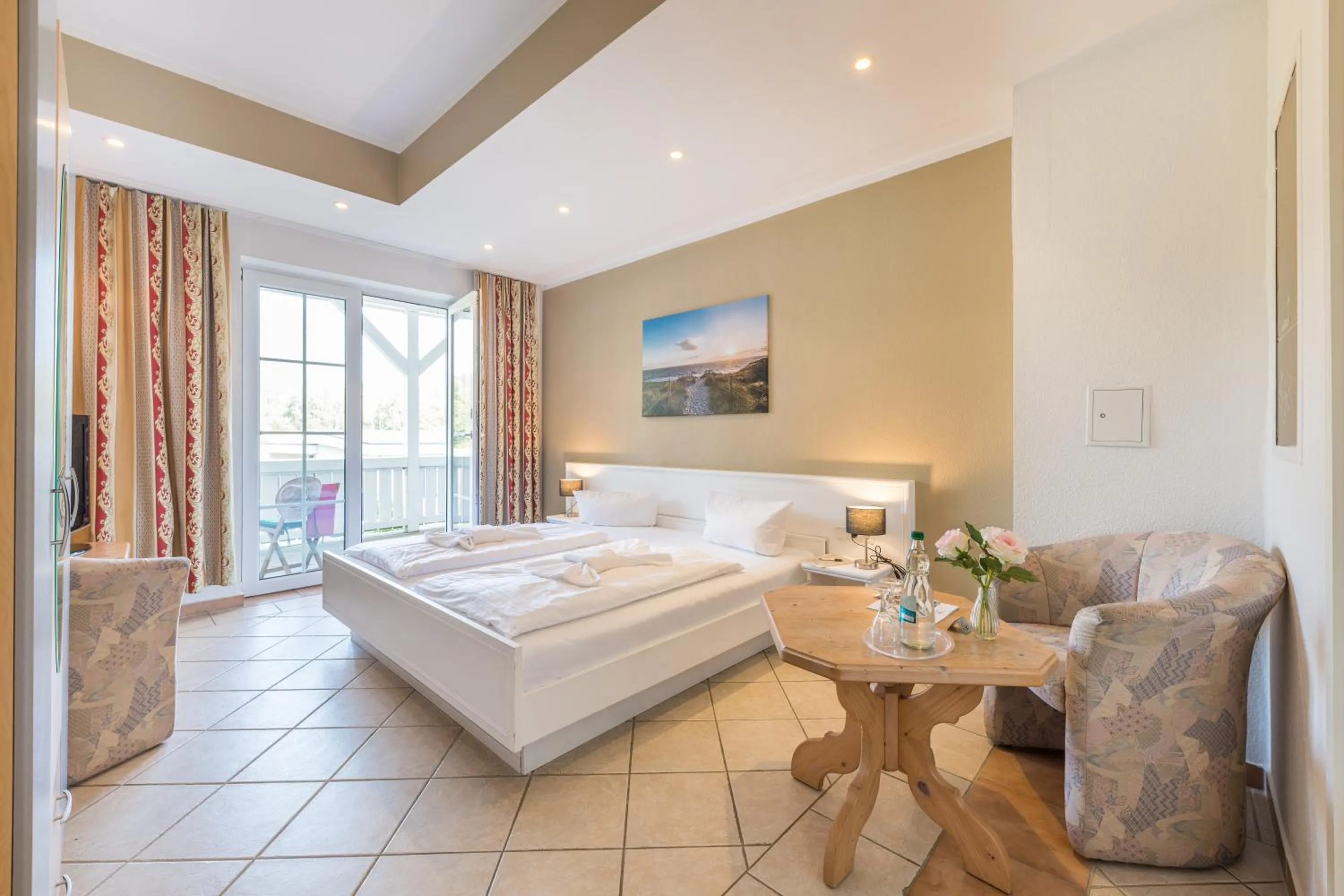 Photo of the whole room, Bed in Hotel Königslinie