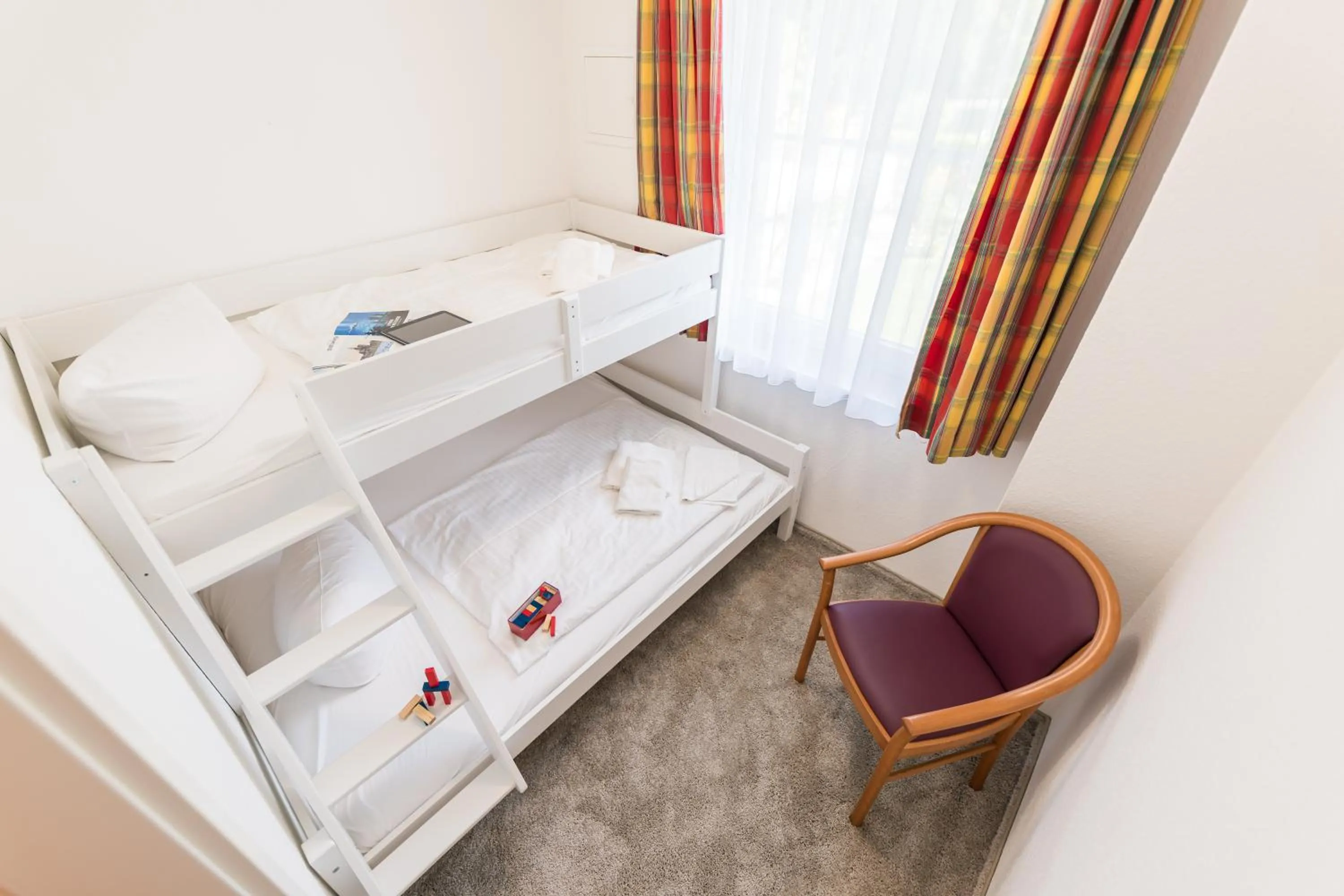 children, Bed in Hotel Königslinie