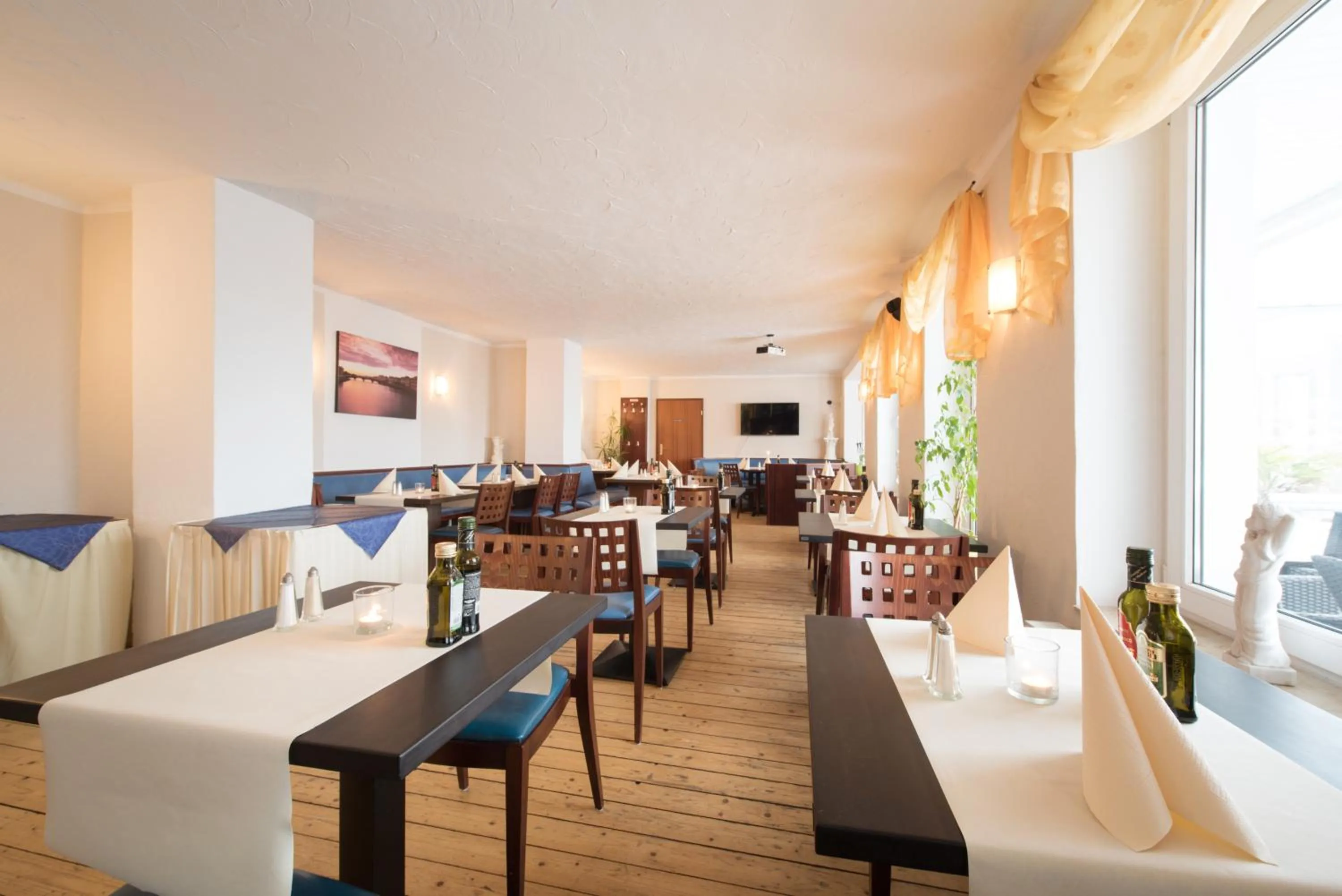 Restaurant/places to eat in Hotel Königslinie