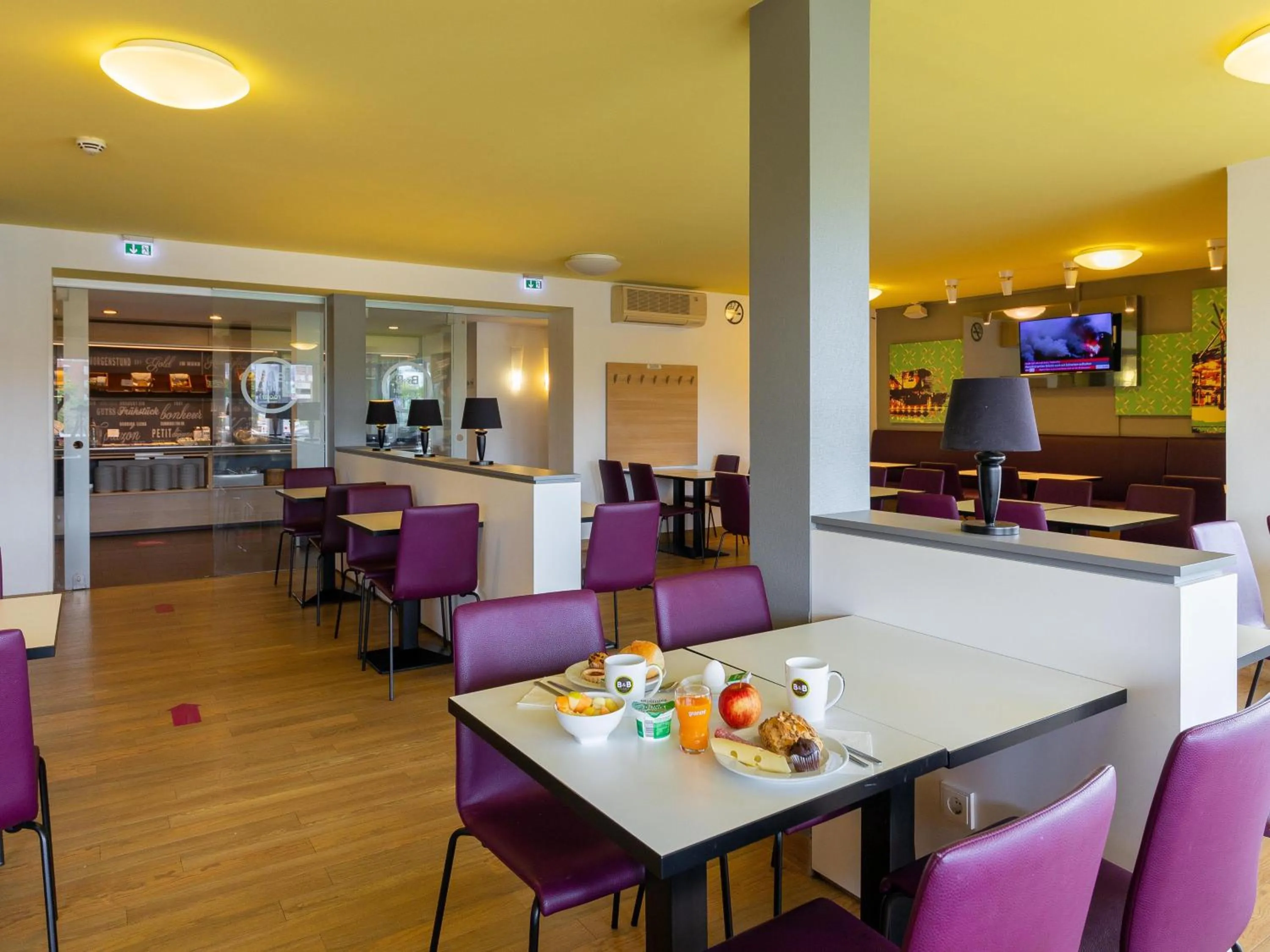 Restaurant/places to eat in B&B Hotel Oberhausen am Centro