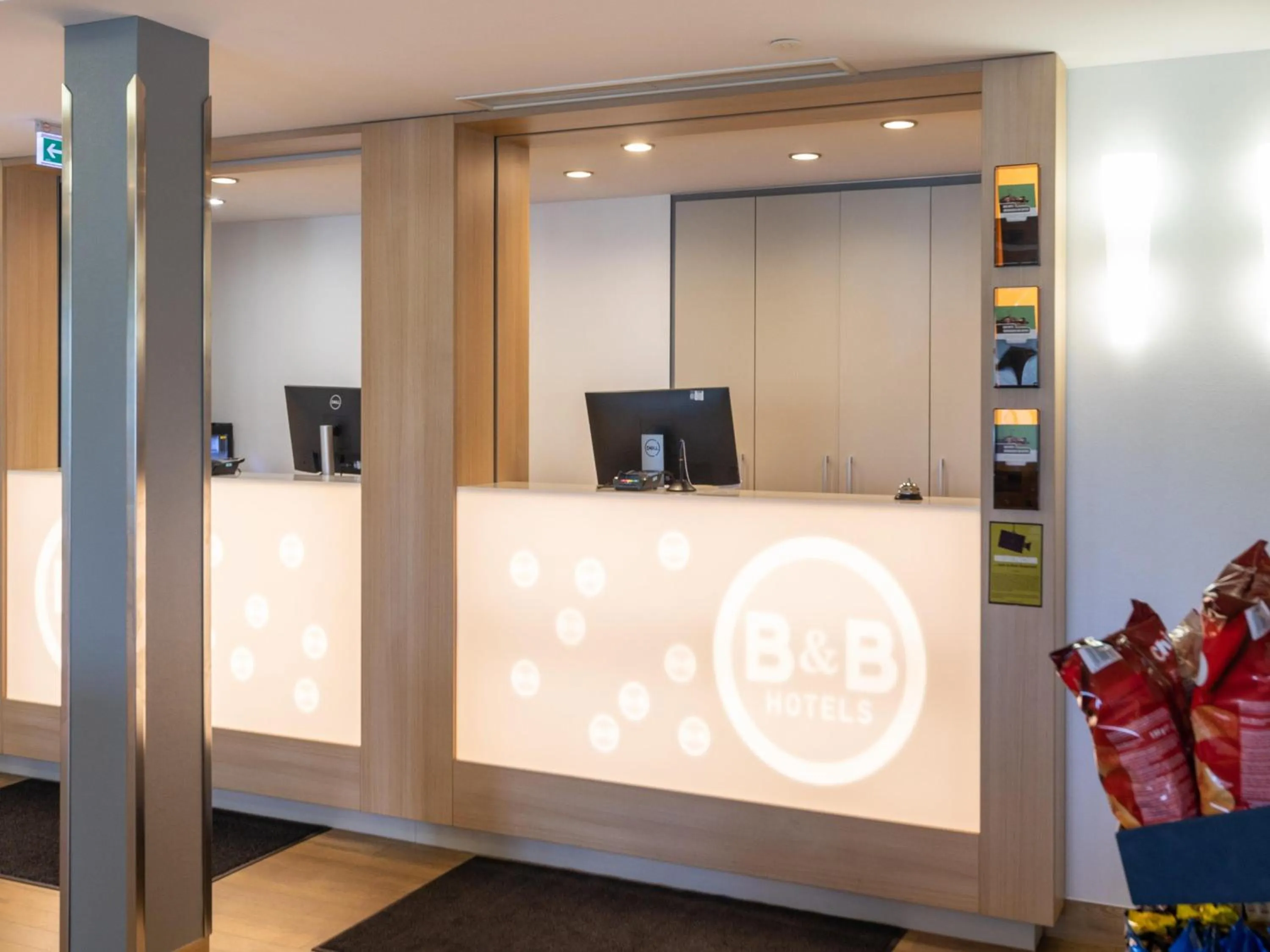 Lobby or reception in B&B Hotel Oberhausen am Centro