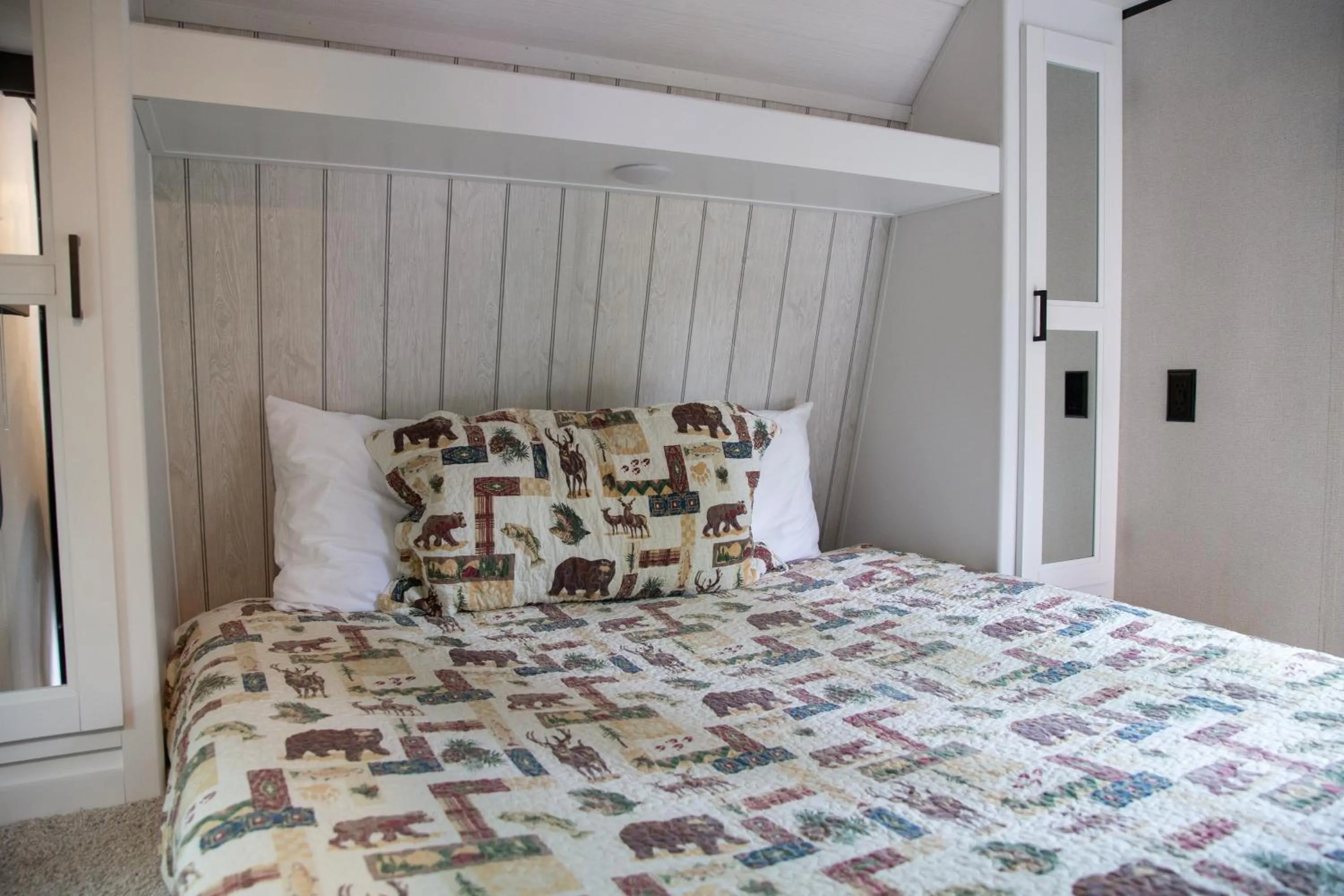 Bed in Jasper Gates Resort