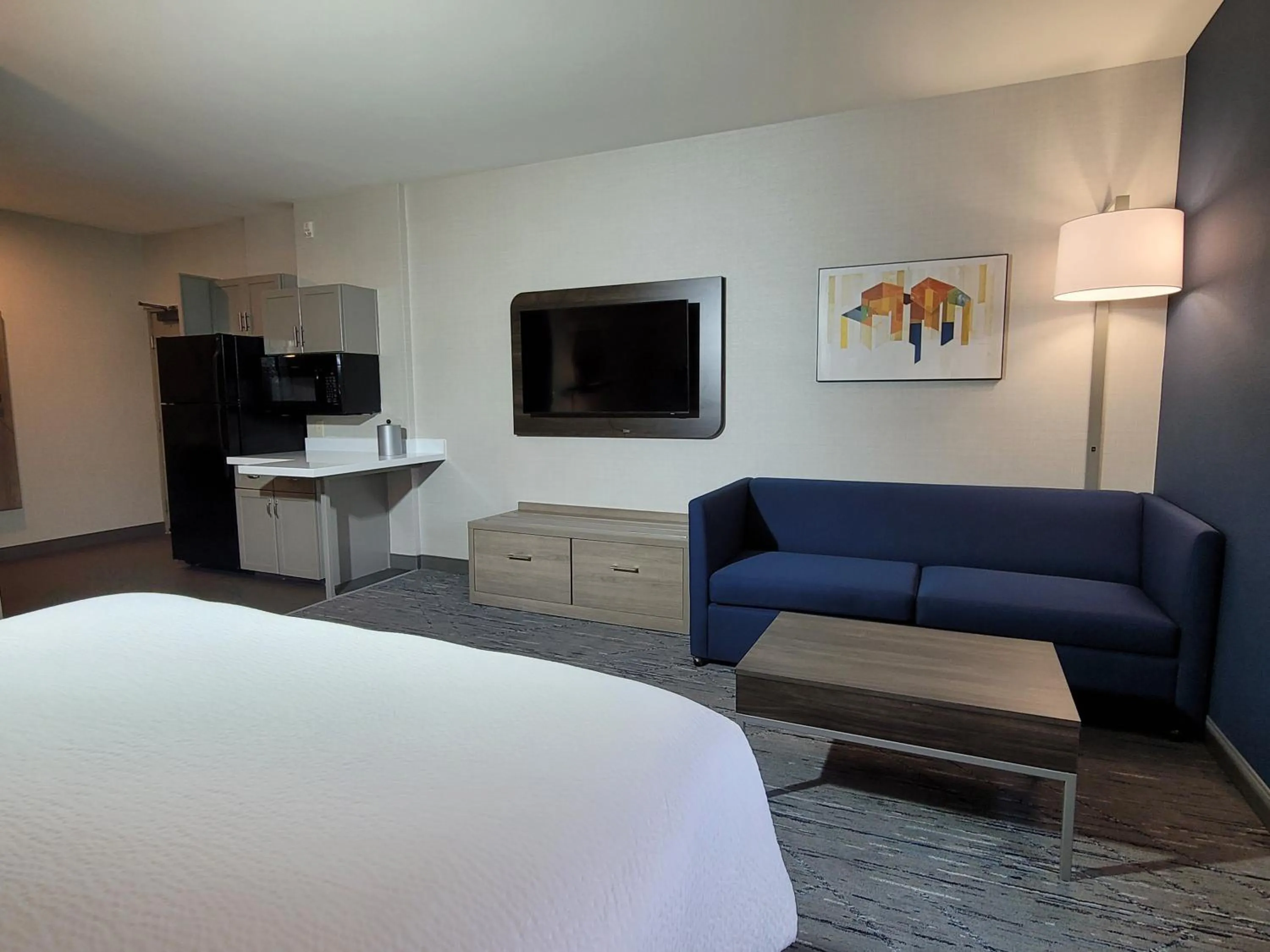 Photo of the whole room, Bed in Holiday Inn Express San Diego South - Chula Vista by IHG