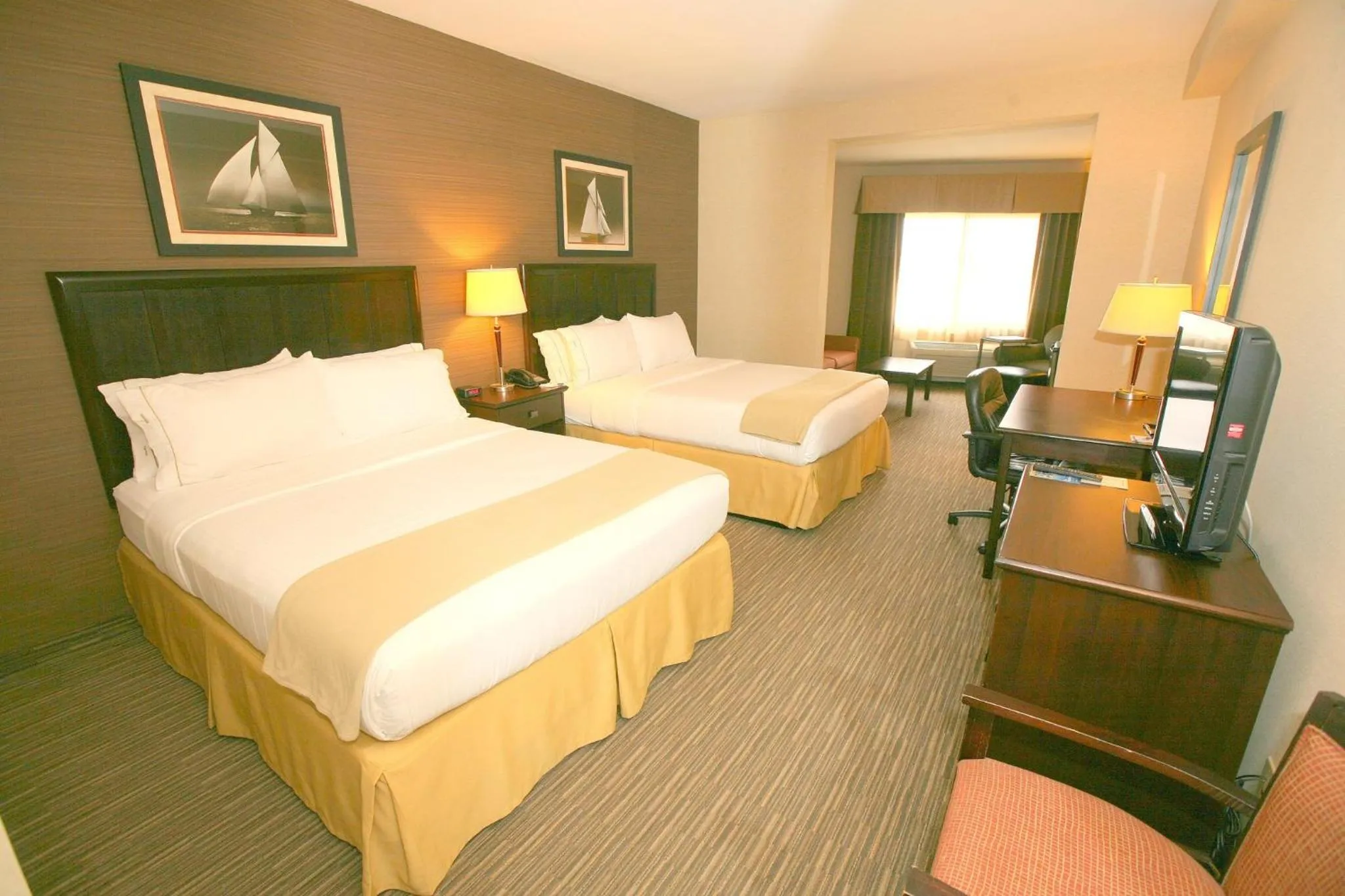Photo of the whole room, Bed in Holiday Inn Express San Diego South - Chula Vista by IHG