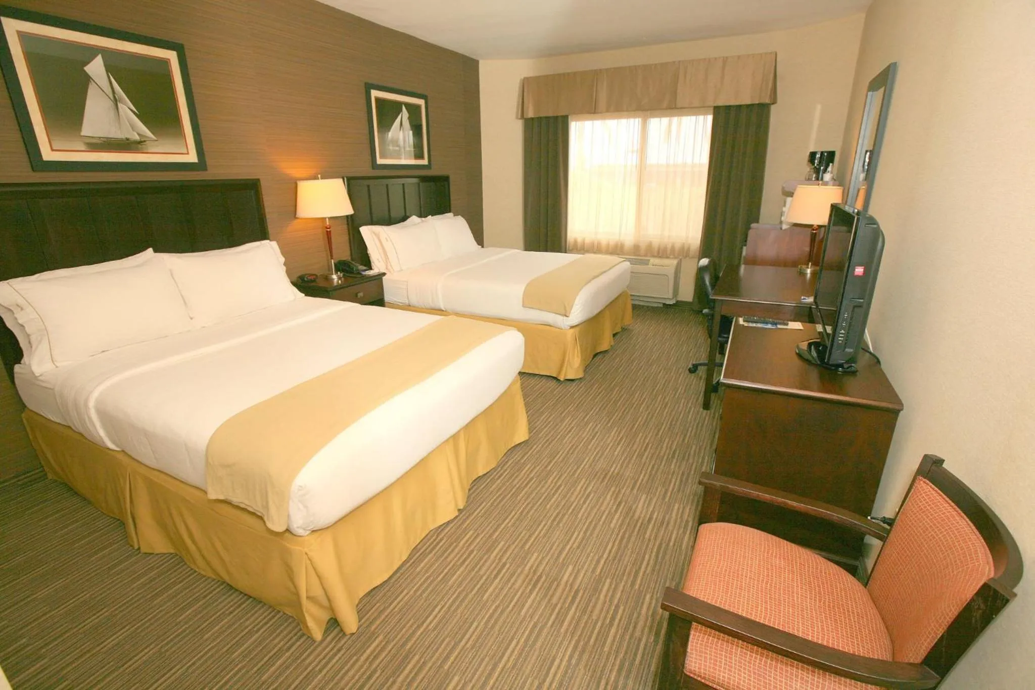 Photo of the whole room, Bed in Holiday Inn Express San Diego South - Chula Vista by IHG