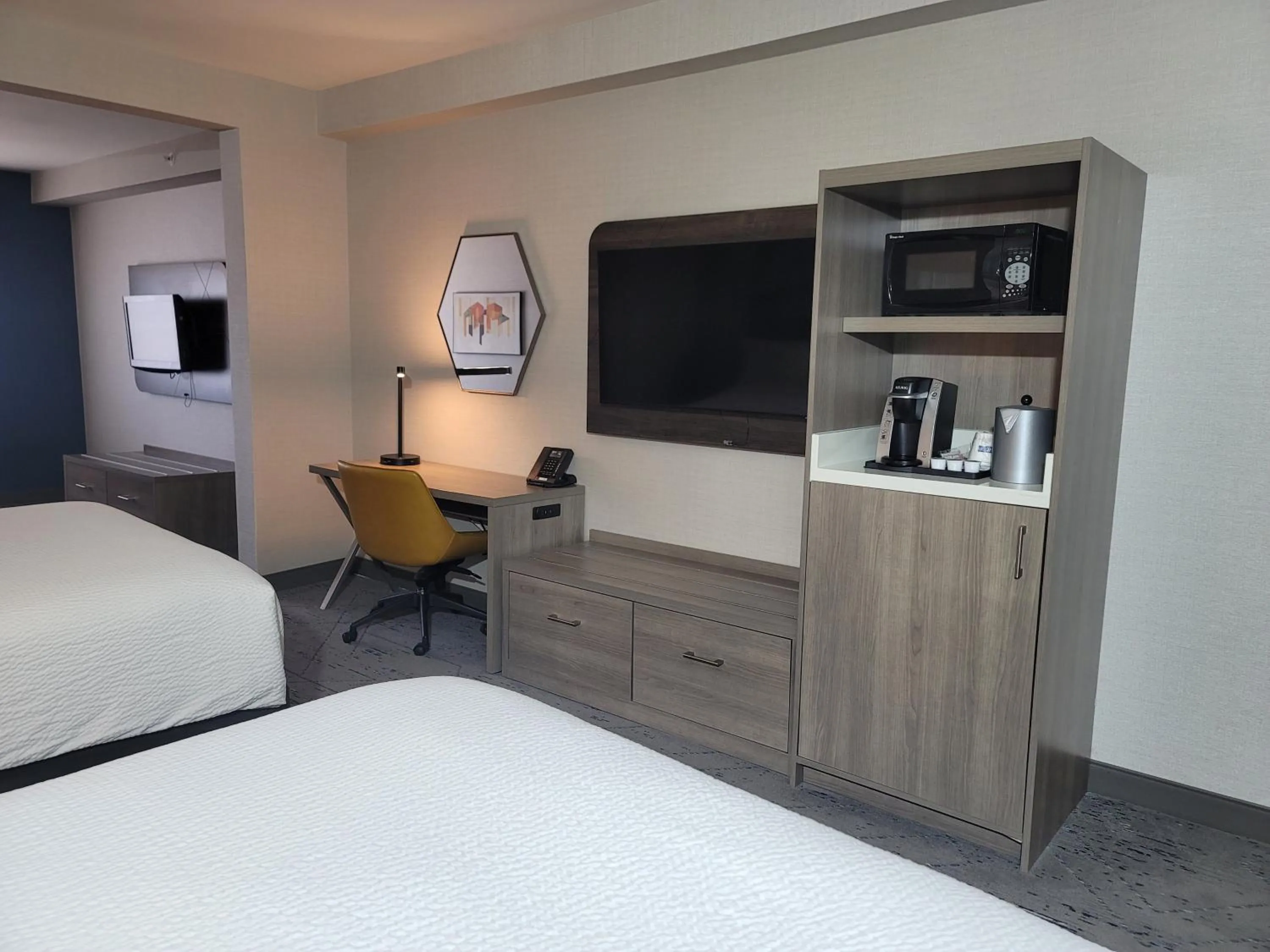 Photo of the whole room, Bed in Holiday Inn Express San Diego South - Chula Vista by IHG