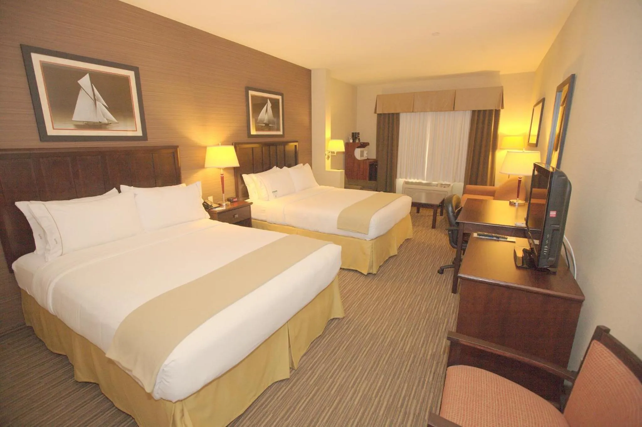 Photo of the whole room, Bed in Holiday Inn Express San Diego South - Chula Vista by IHG