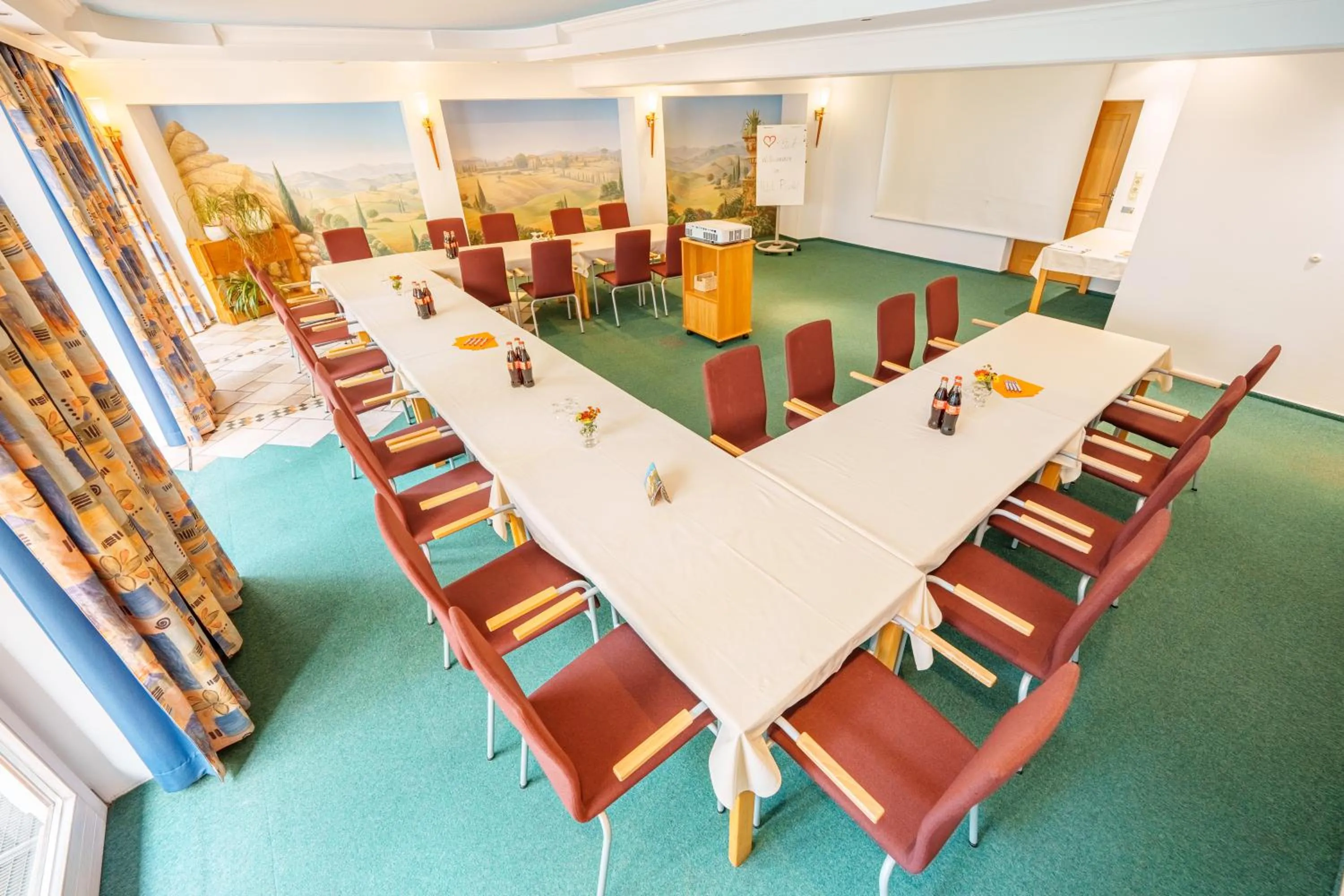 Restaurant/places to eat in König Ludwig Design Hotel NEU Zimmer mit Sauna oder Whirlpool oder mehr